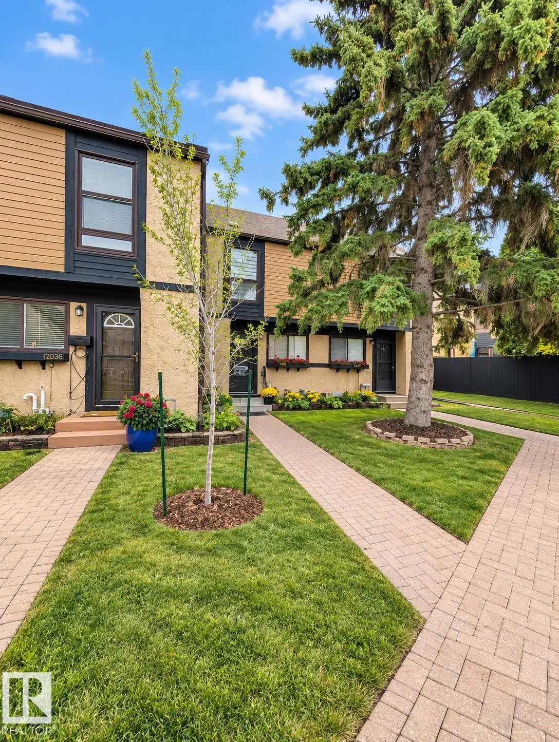 12034 25 Ave