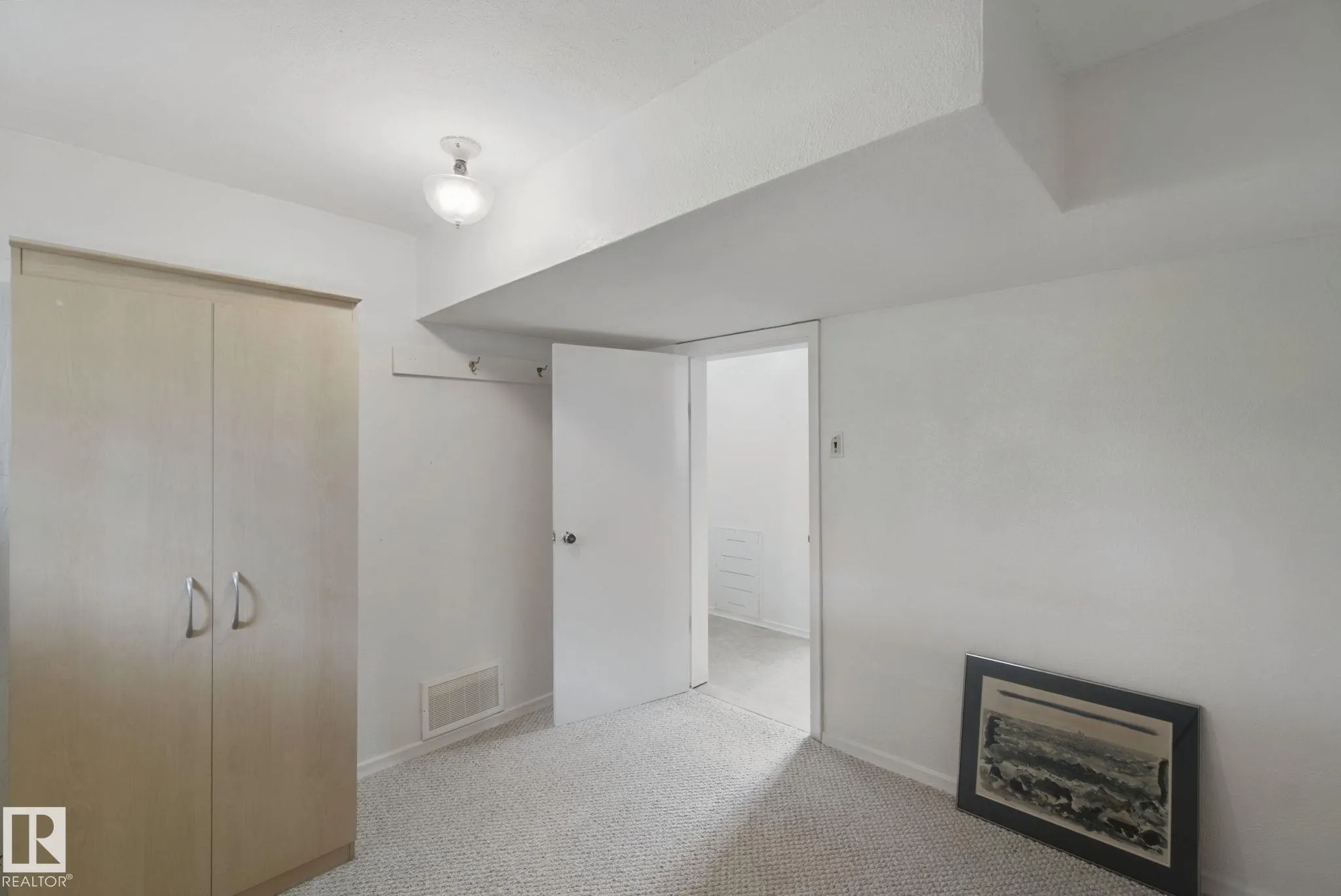 11946 70 Street
