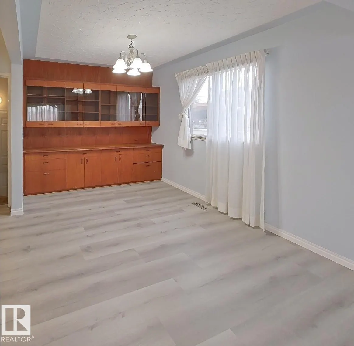 8708 MEADOWLARK Road