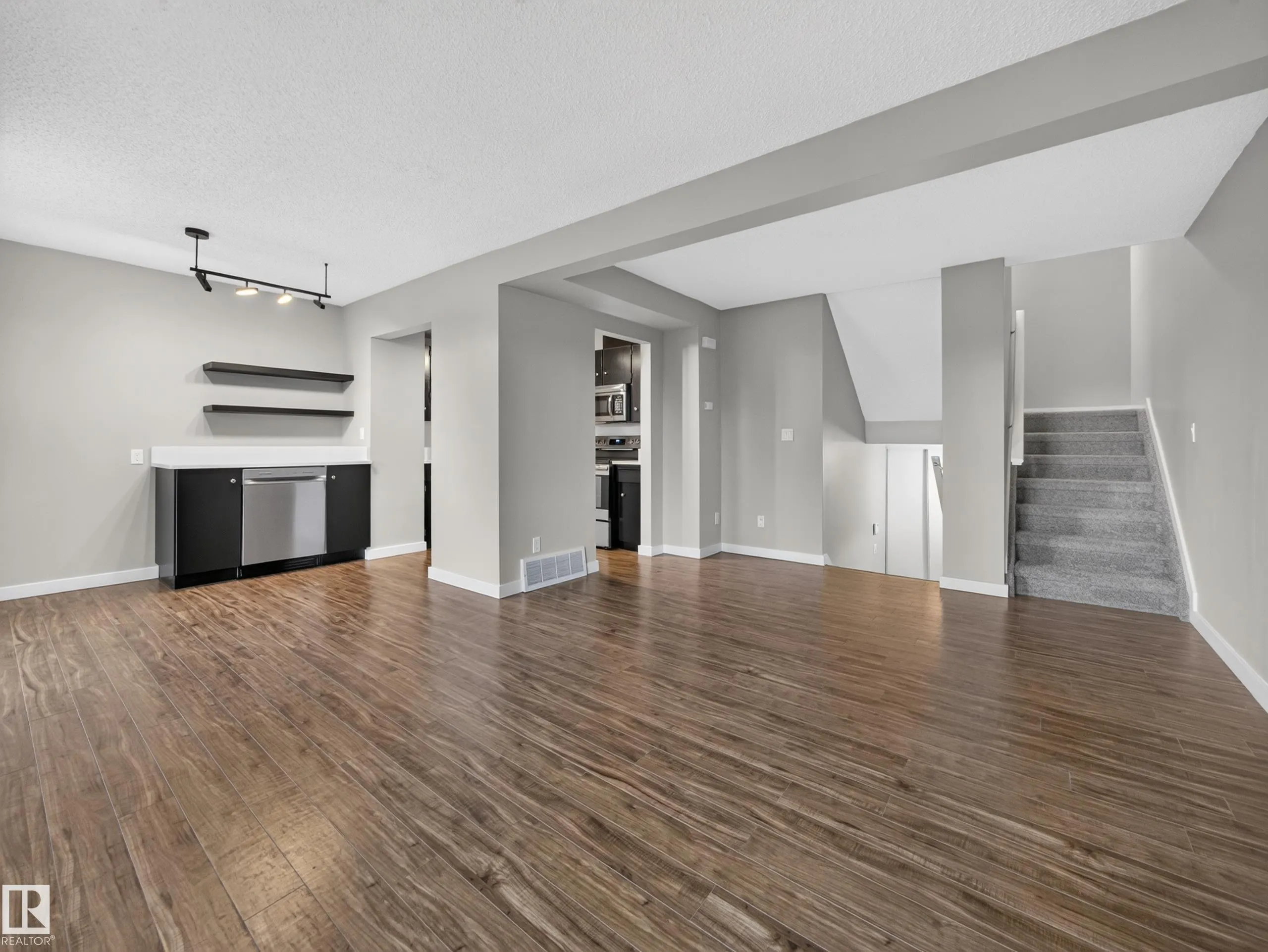1514A 69 Street
