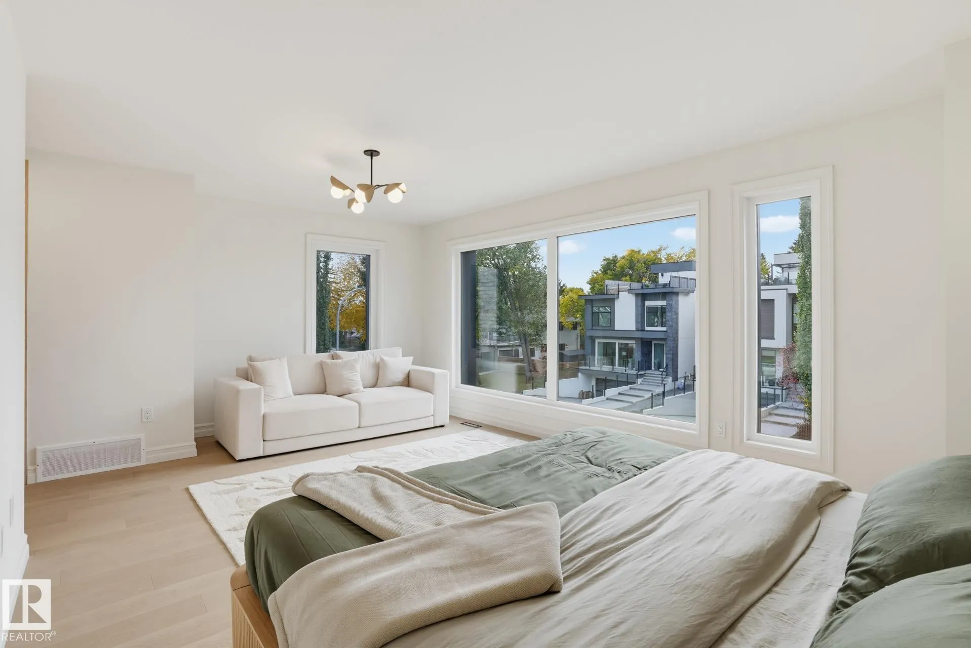 7305A 155 ST