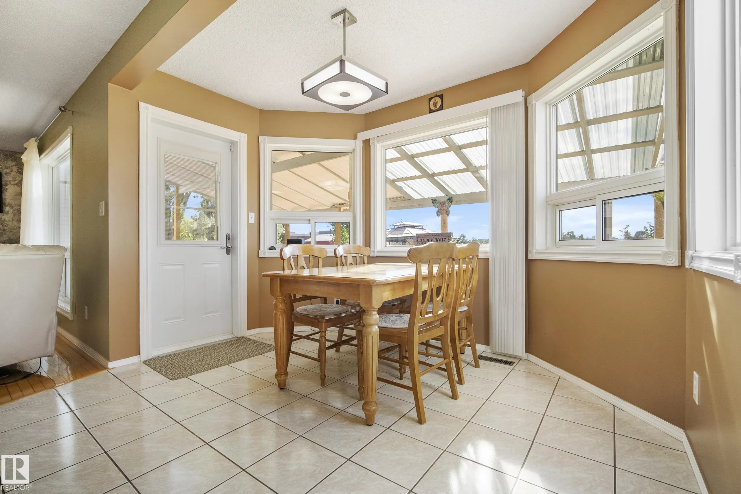 38 DEANE Crescent