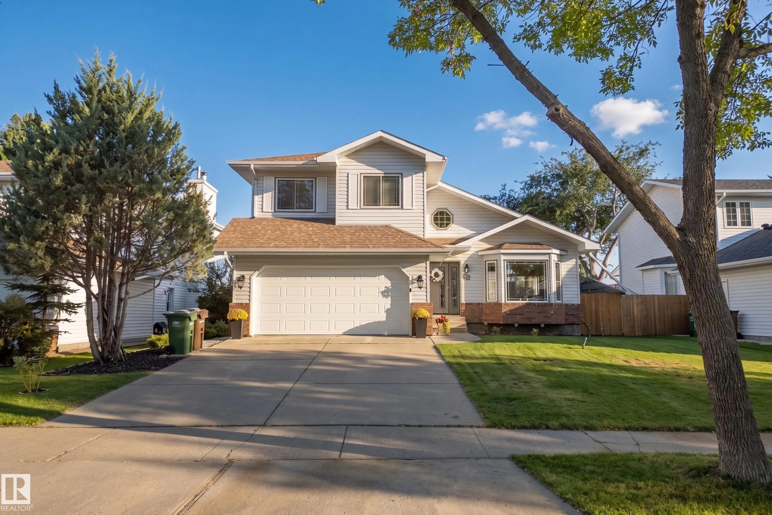 38 DEANE Crescent