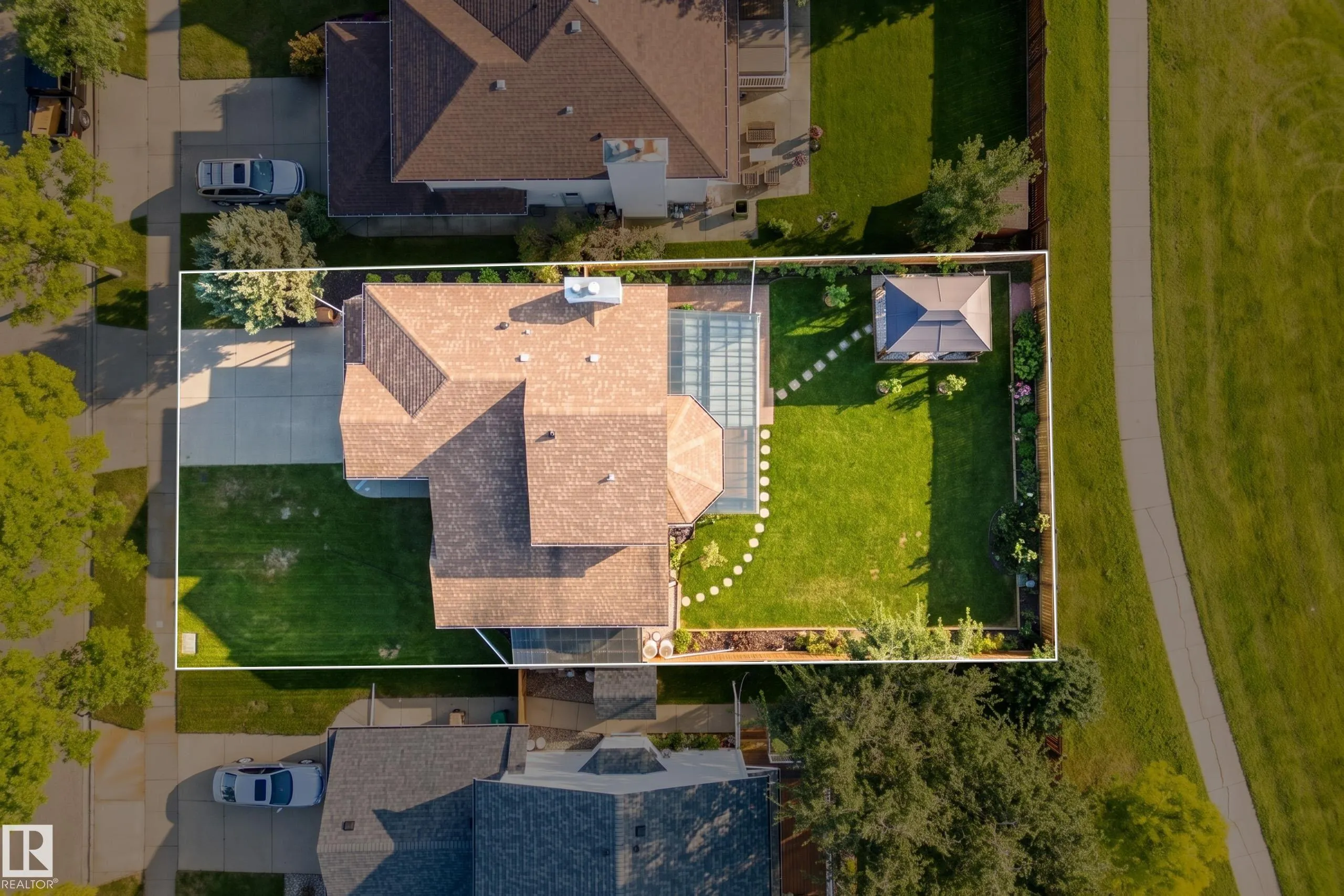 38 DEANE Crescent