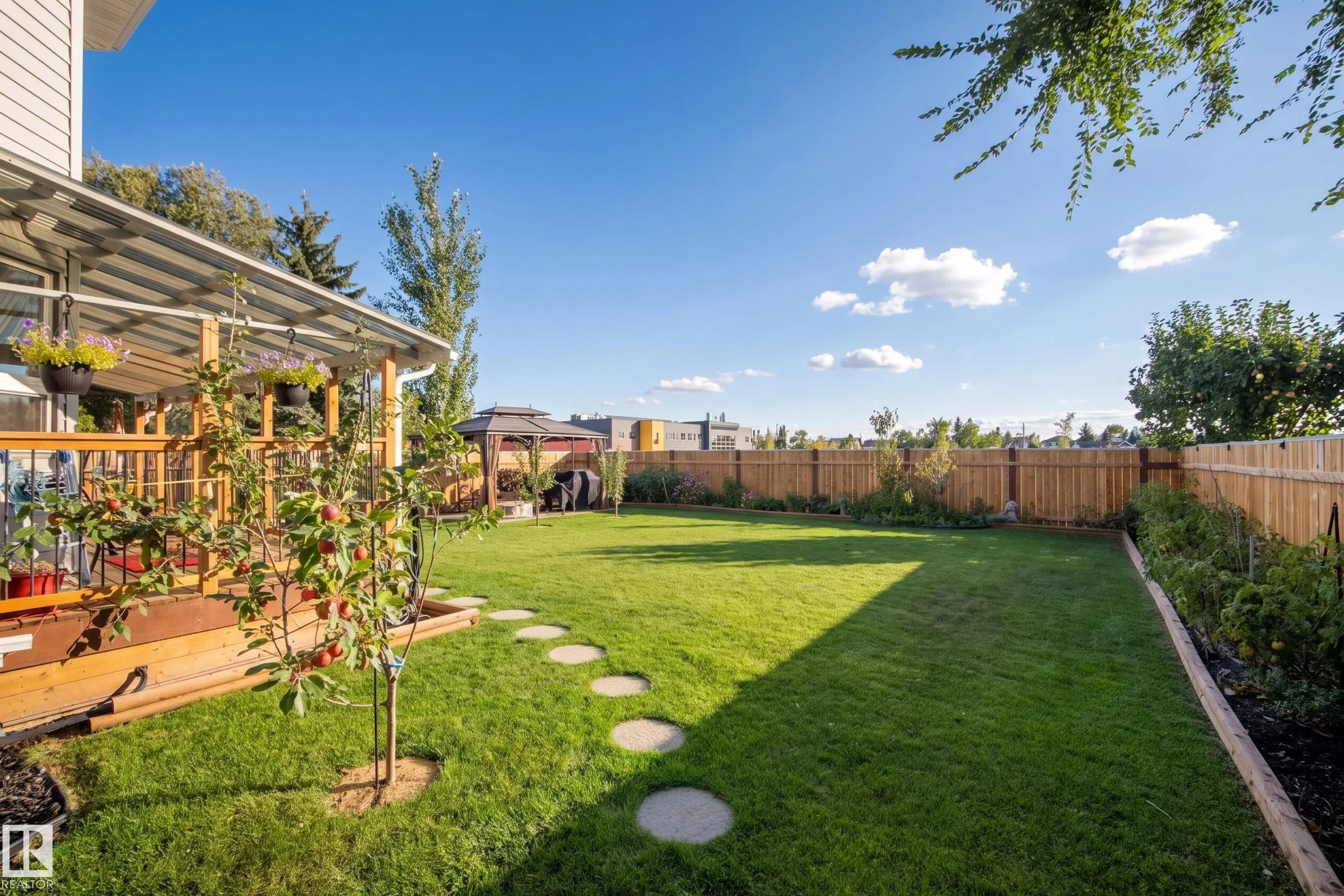 38 DEANE Crescent