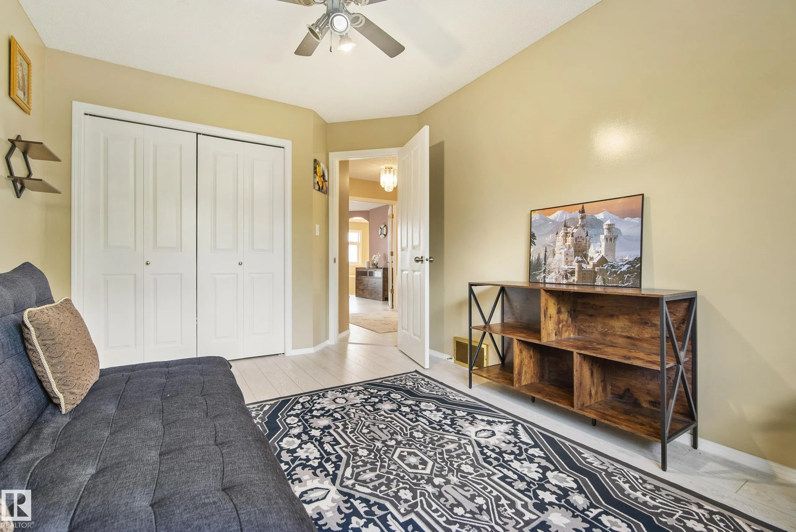 38 DEANE Crescent