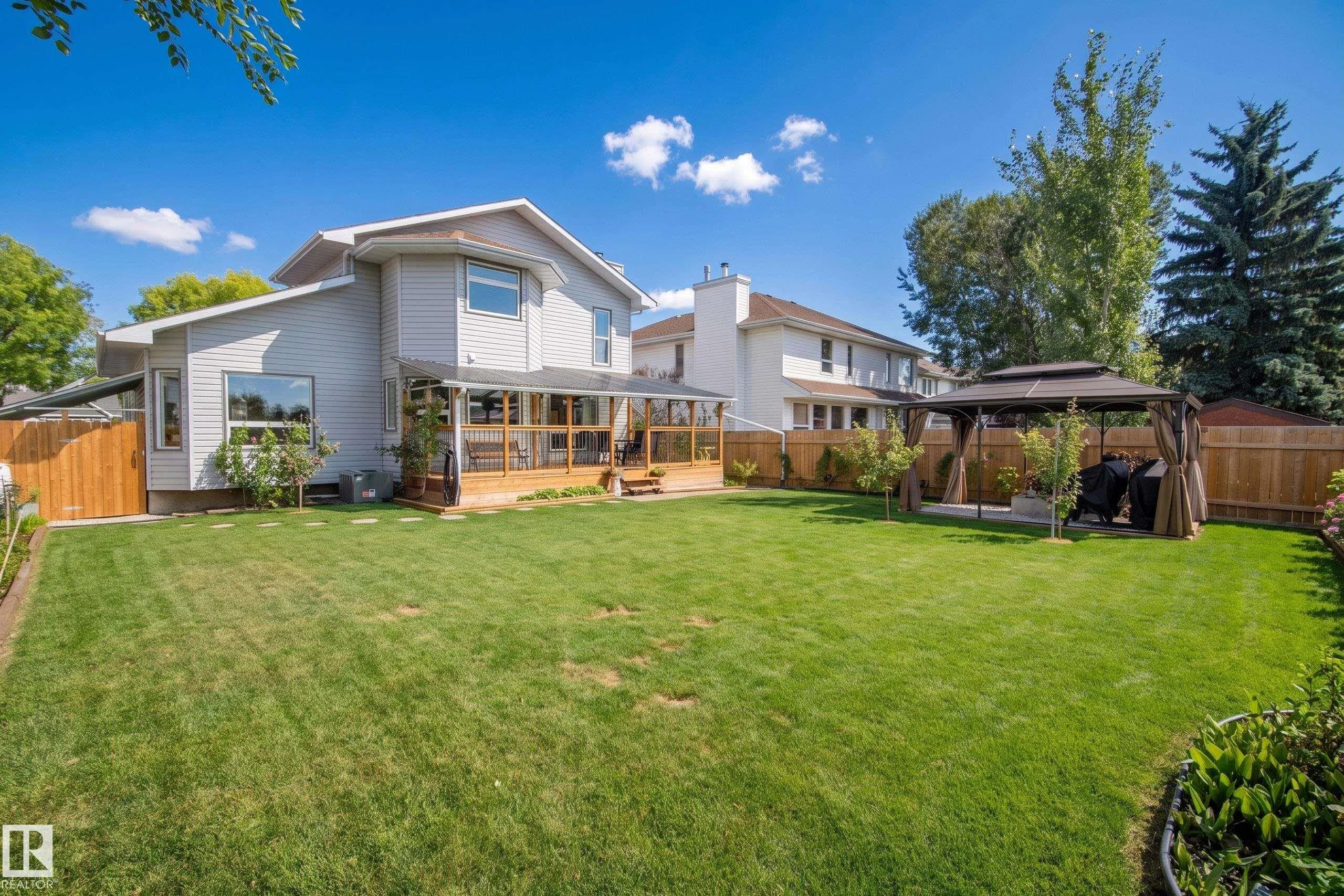 38 DEANE Crescent