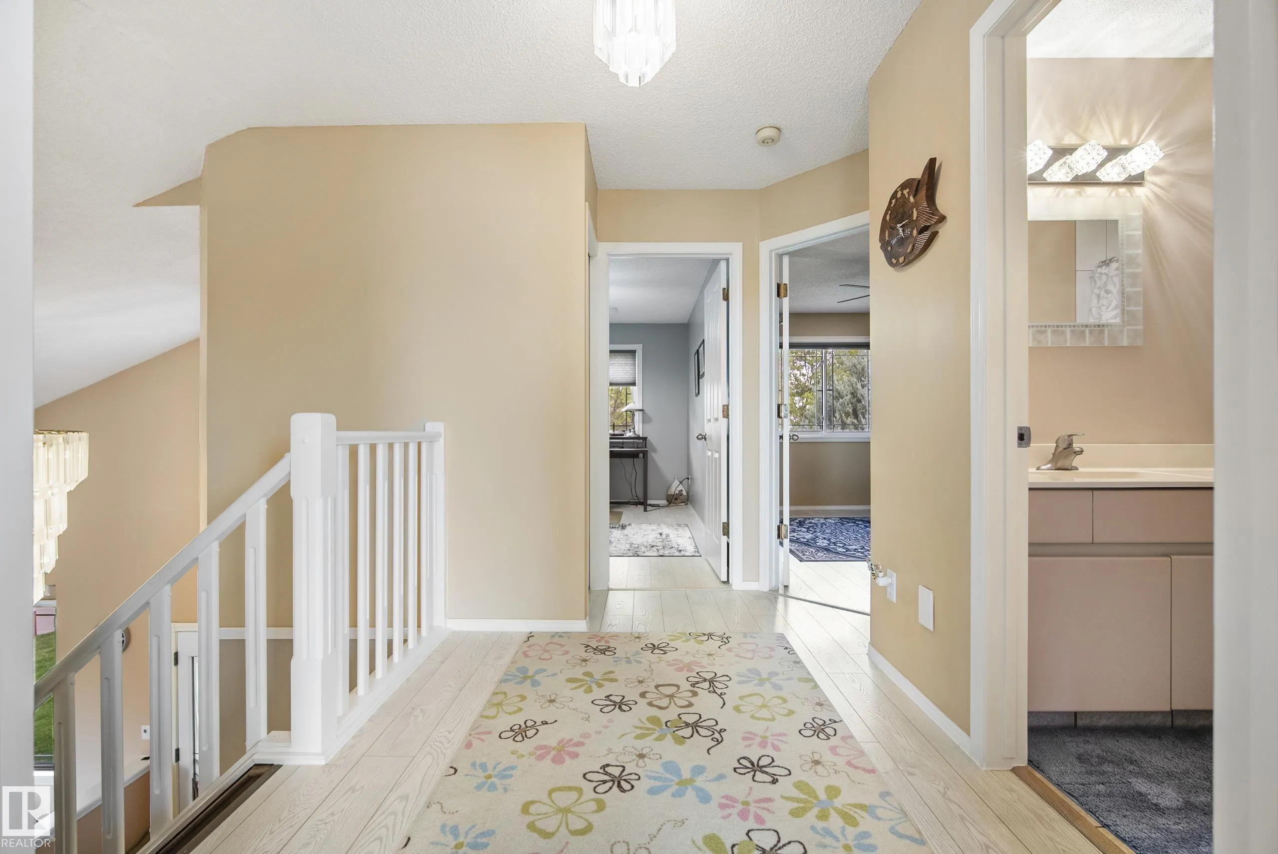 38 DEANE Crescent