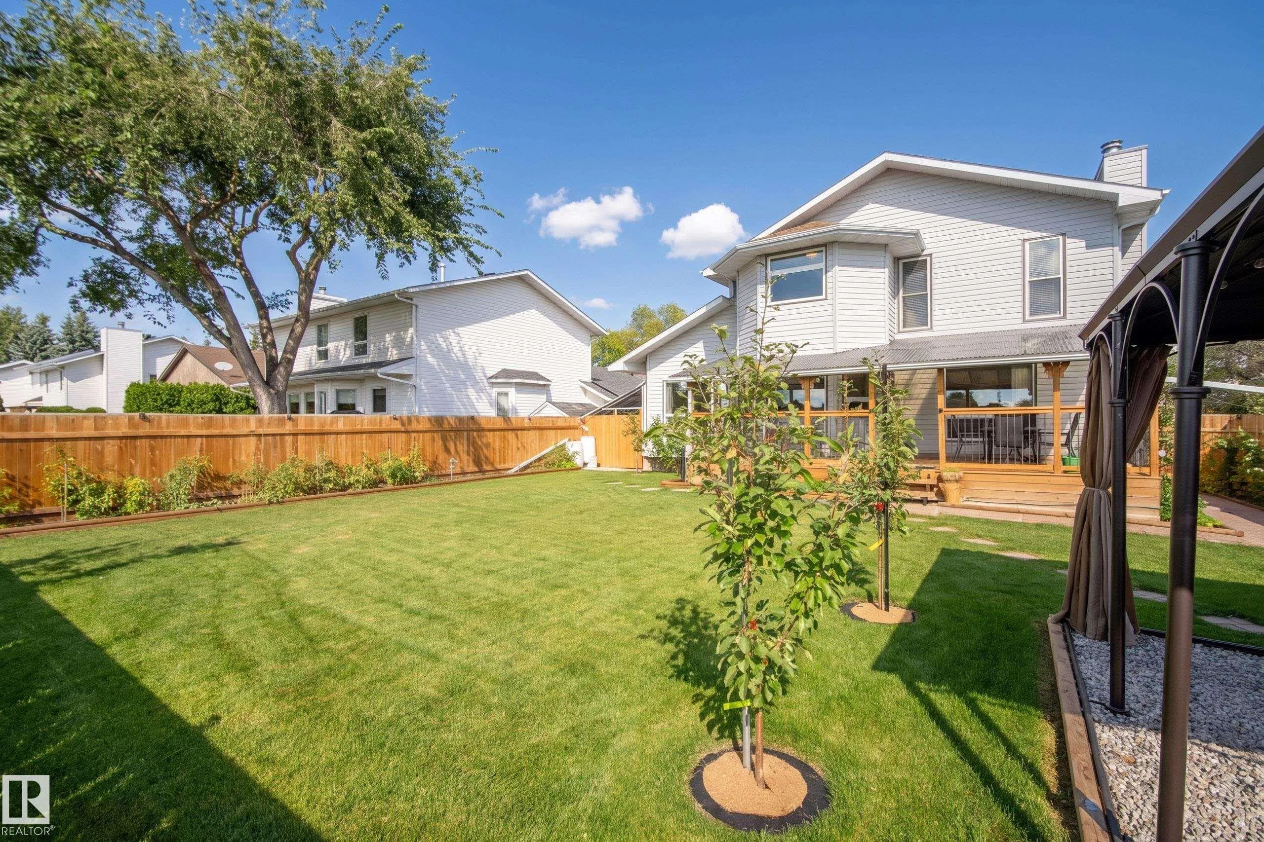 38 DEANE Crescent