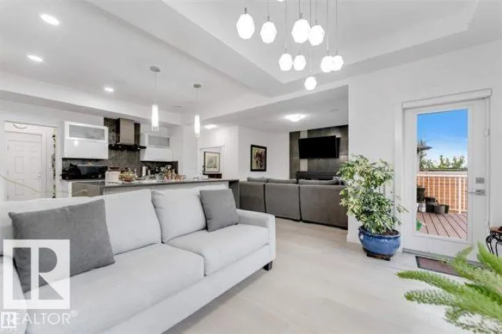 718 CHARLESWORTH Way