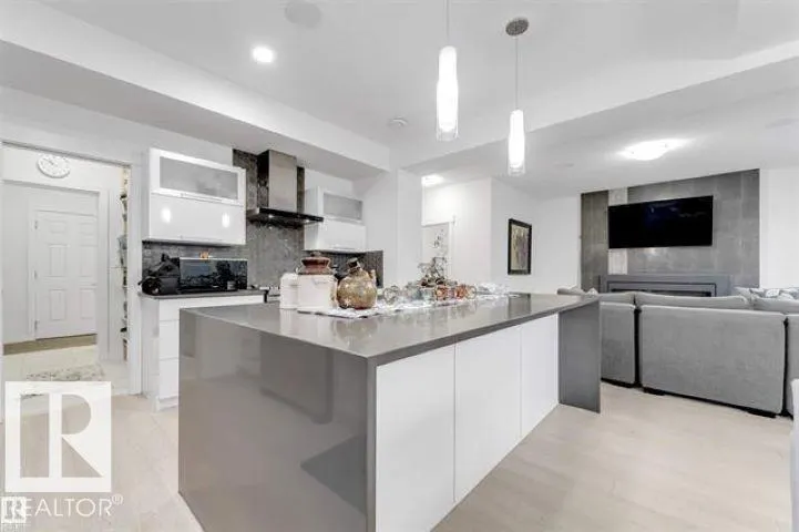 718 CHARLESWORTH Way