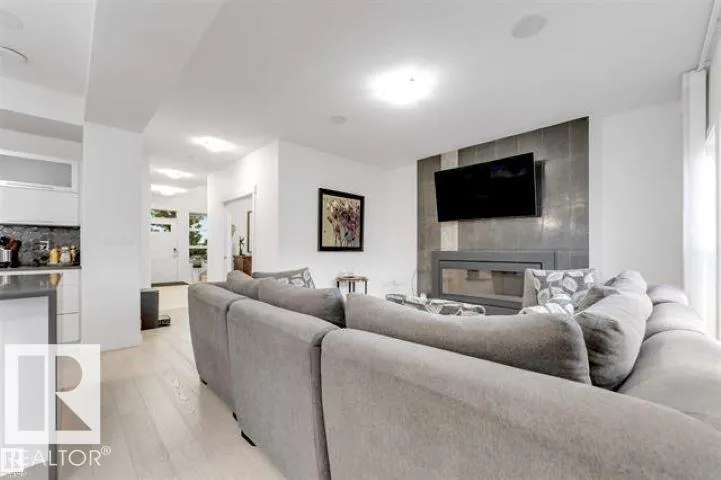 718 CHARLESWORTH Way