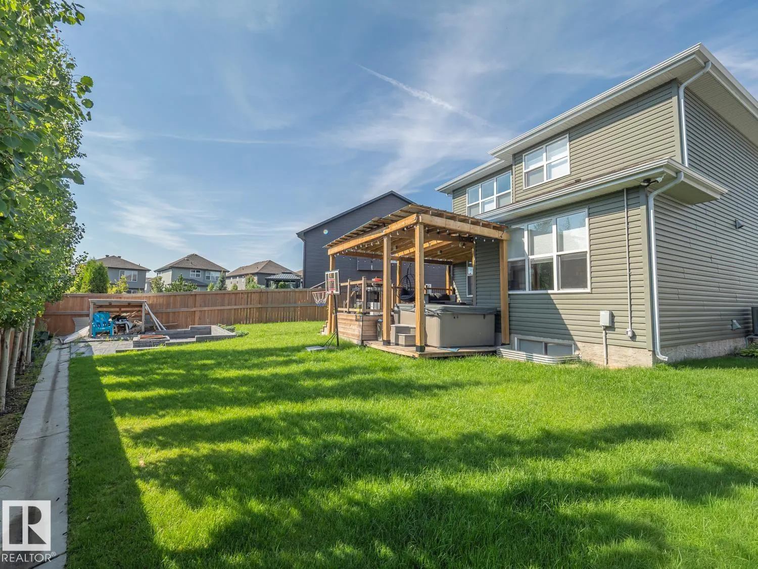 121 SUNWOOD BAY