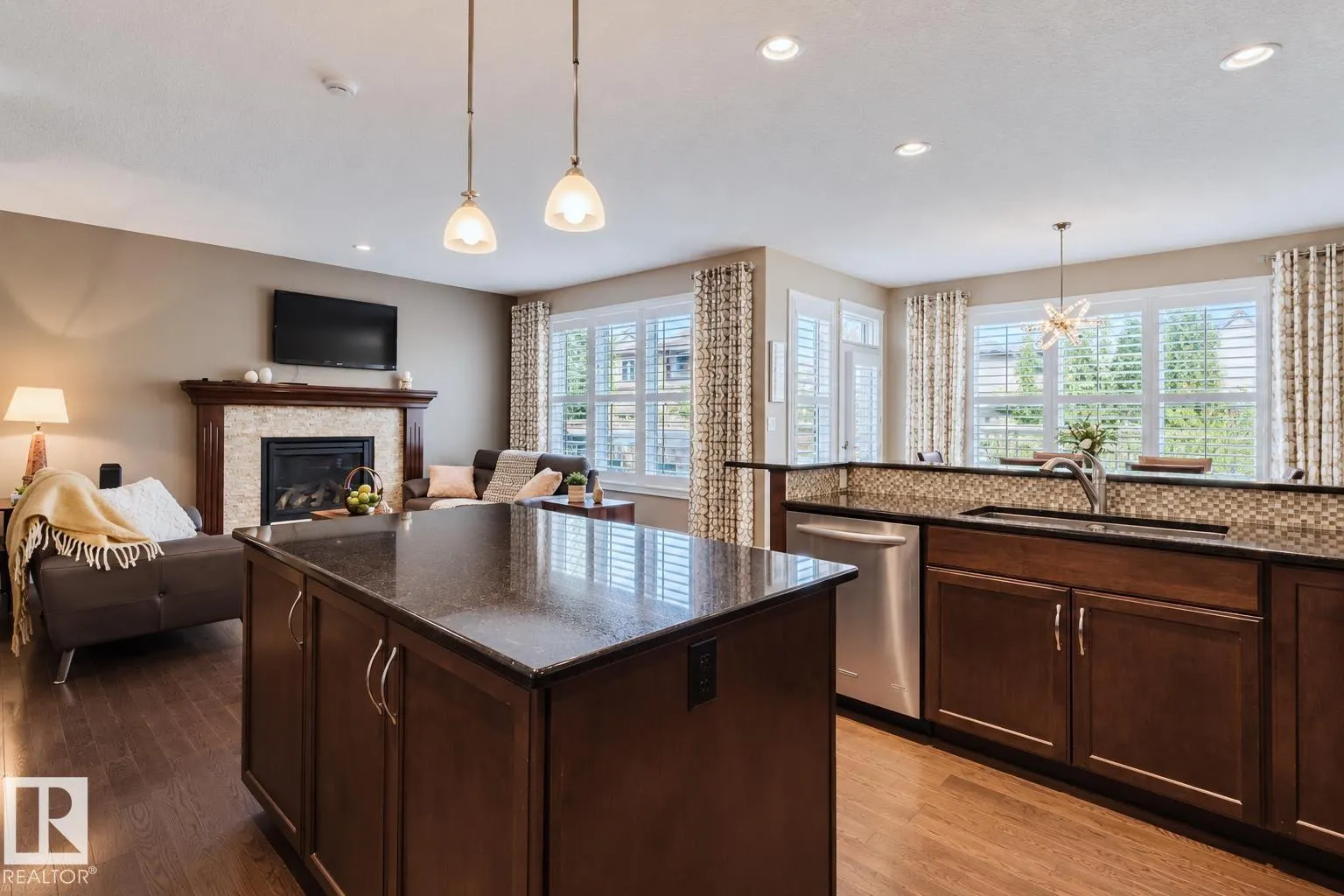 3244 ABBOTT Crescent