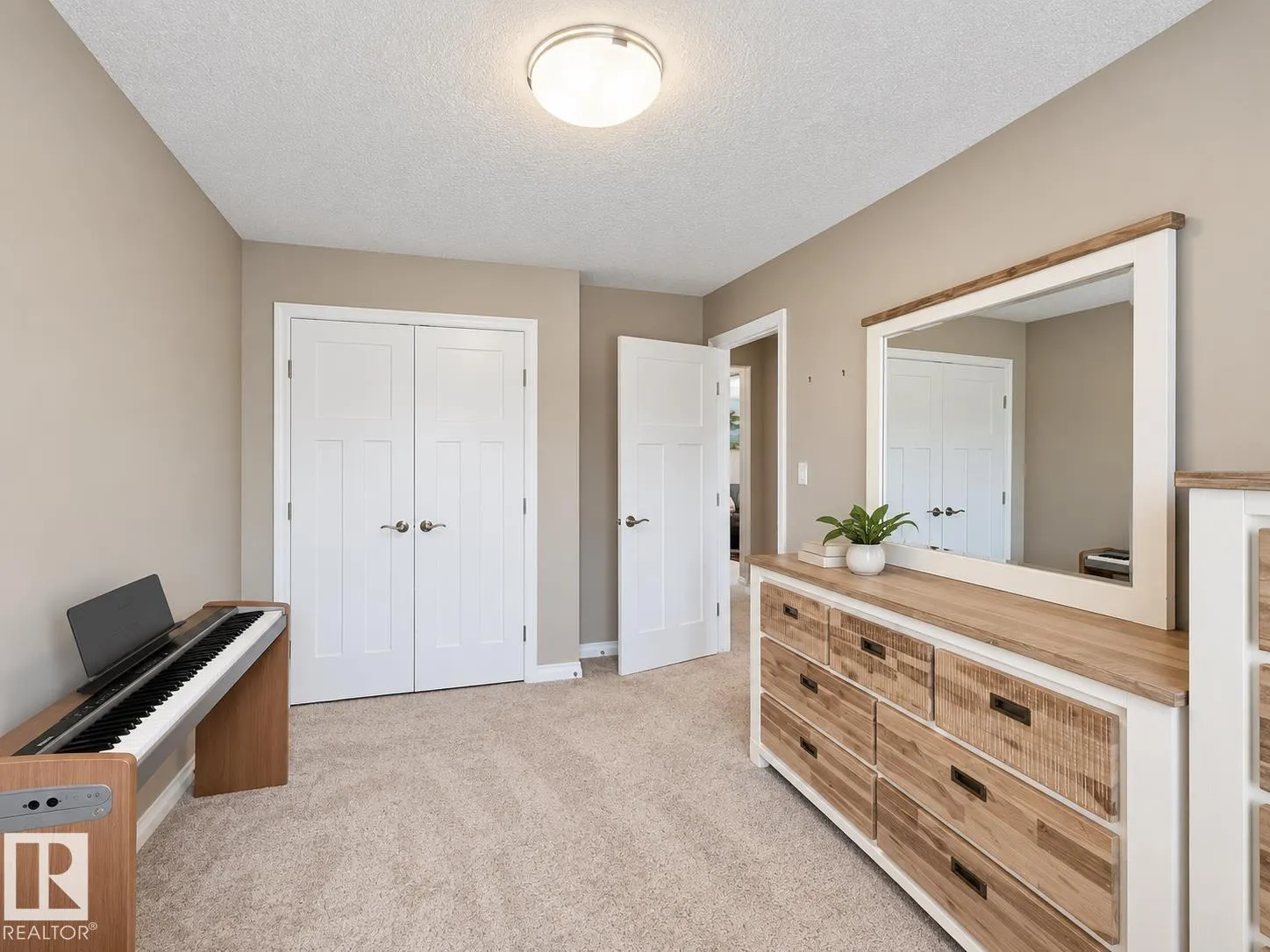 3244 ABBOTT Crescent