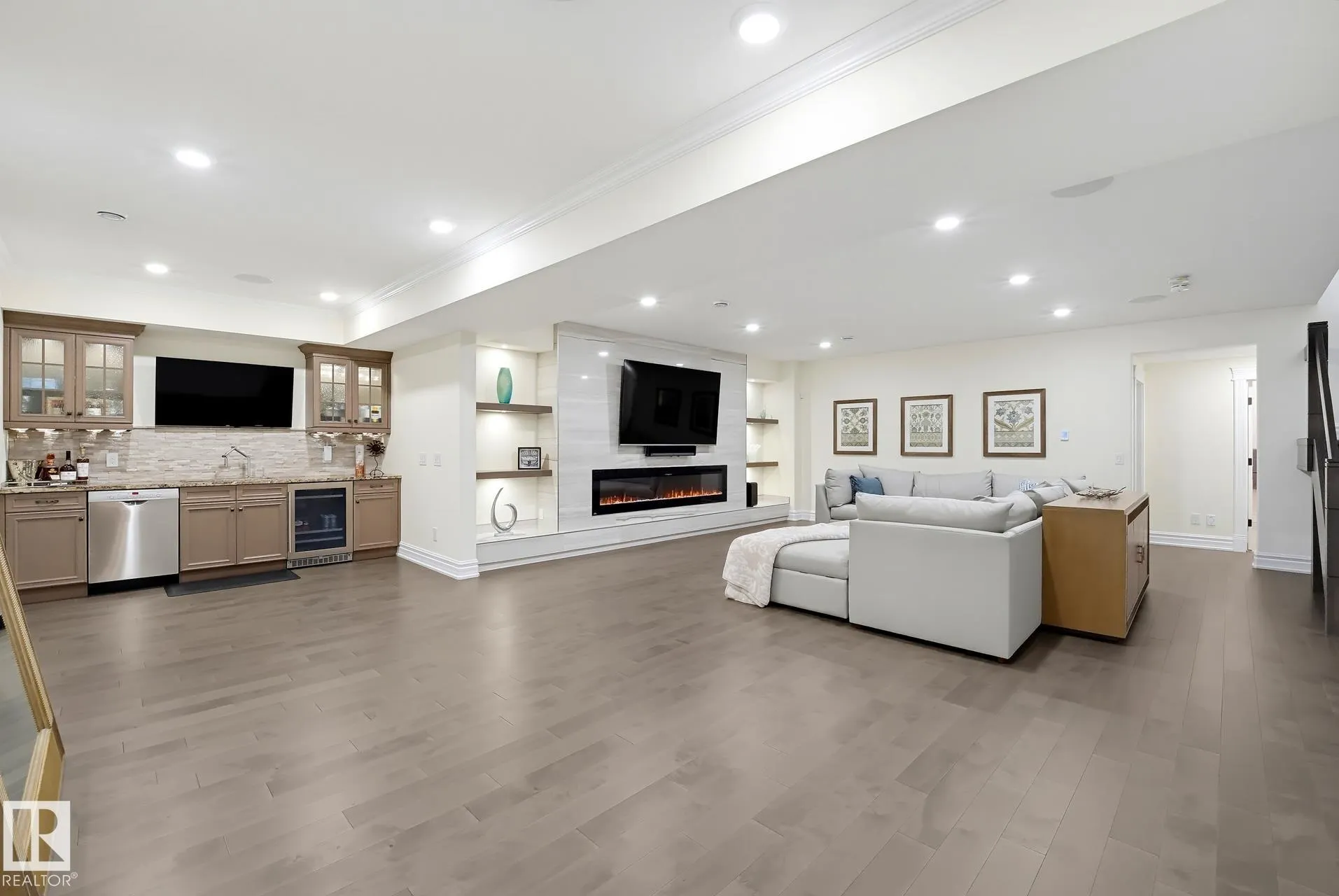 3 KINGSMEADE Crescent
