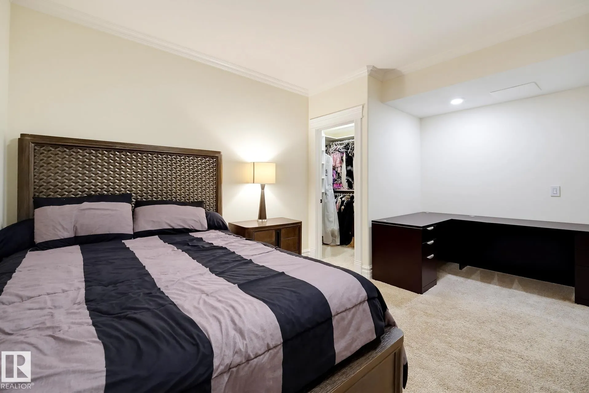 3 KINGSMEADE Crescent