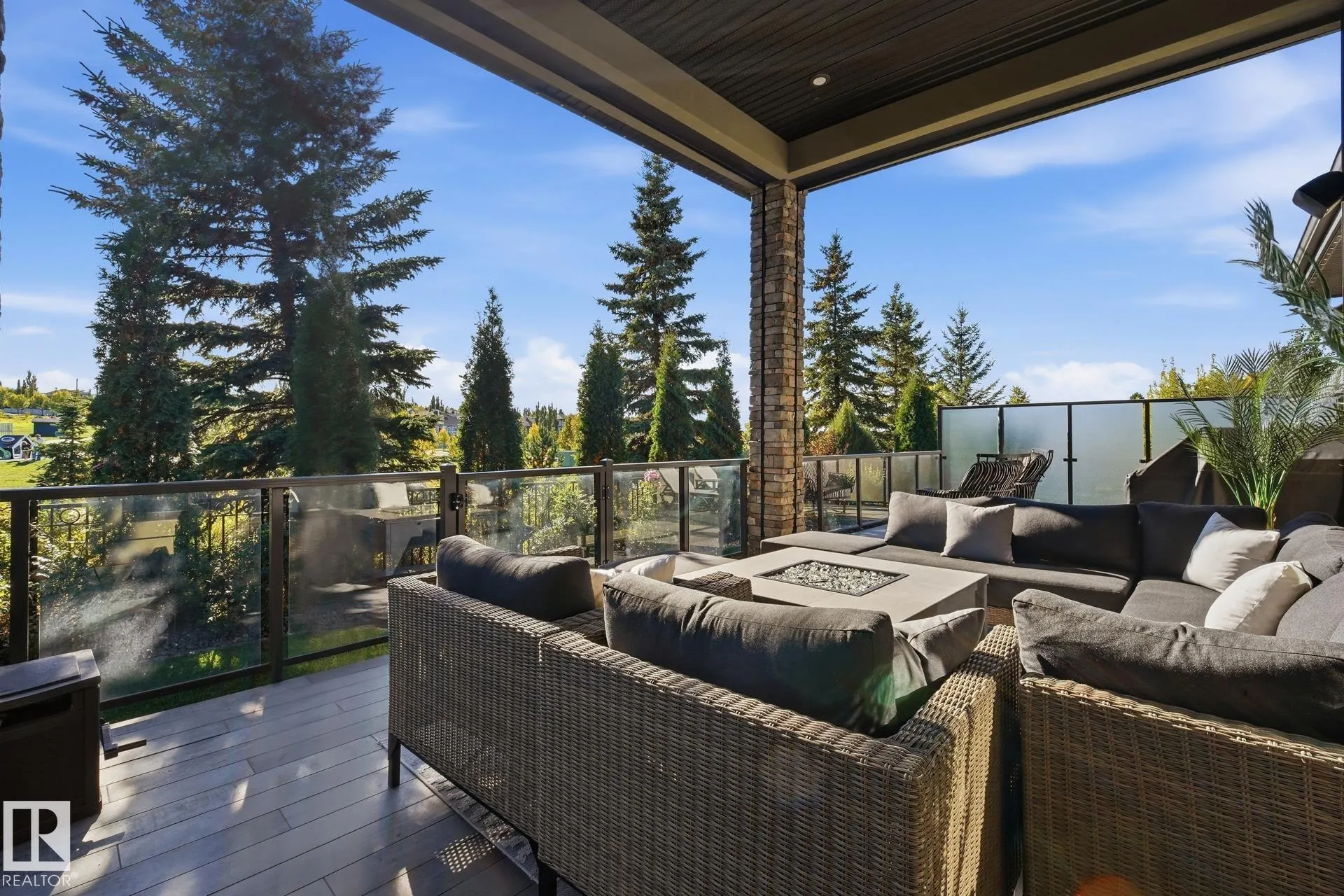 3 KINGSMEADE Crescent
