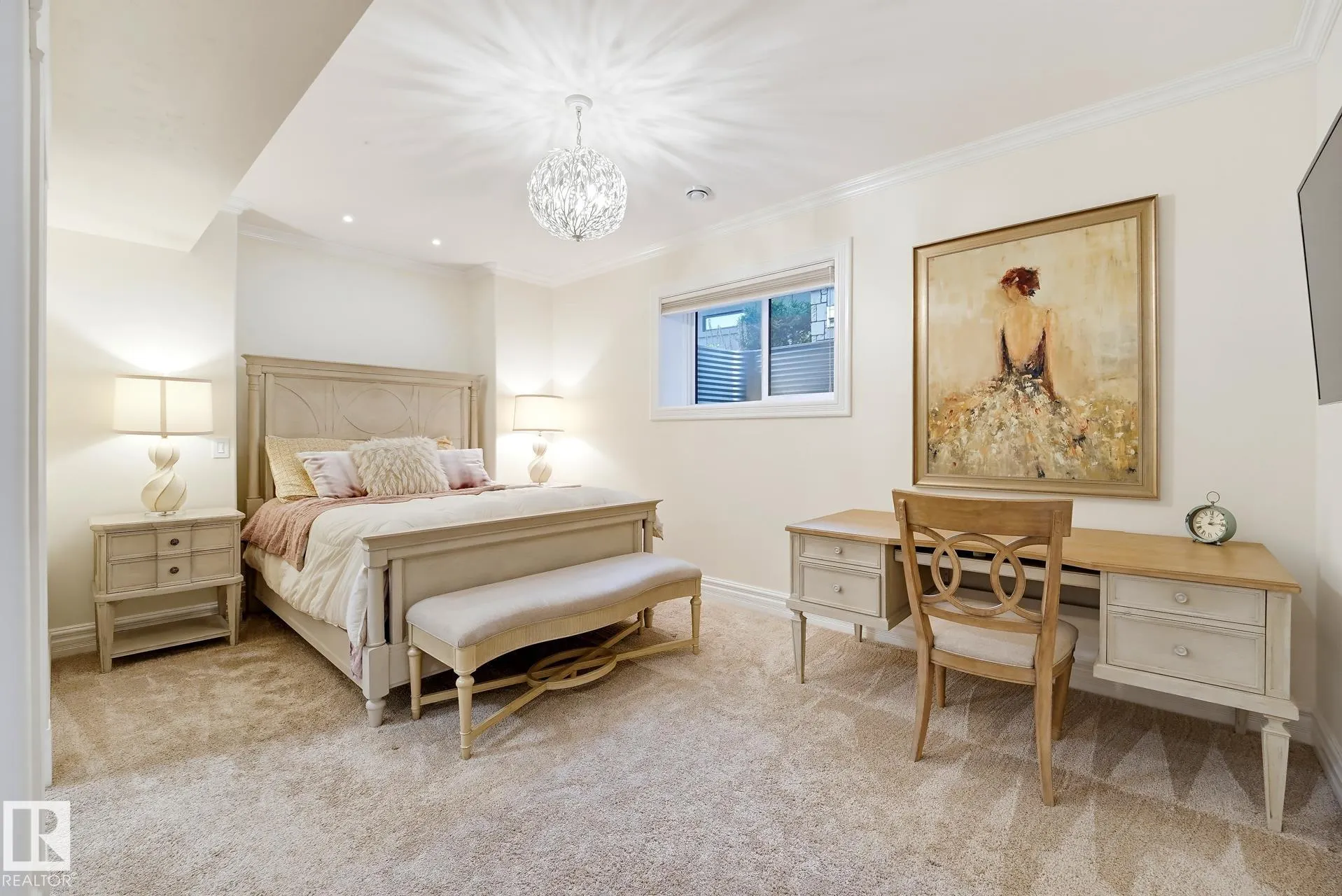 3 KINGSMEADE Crescent
