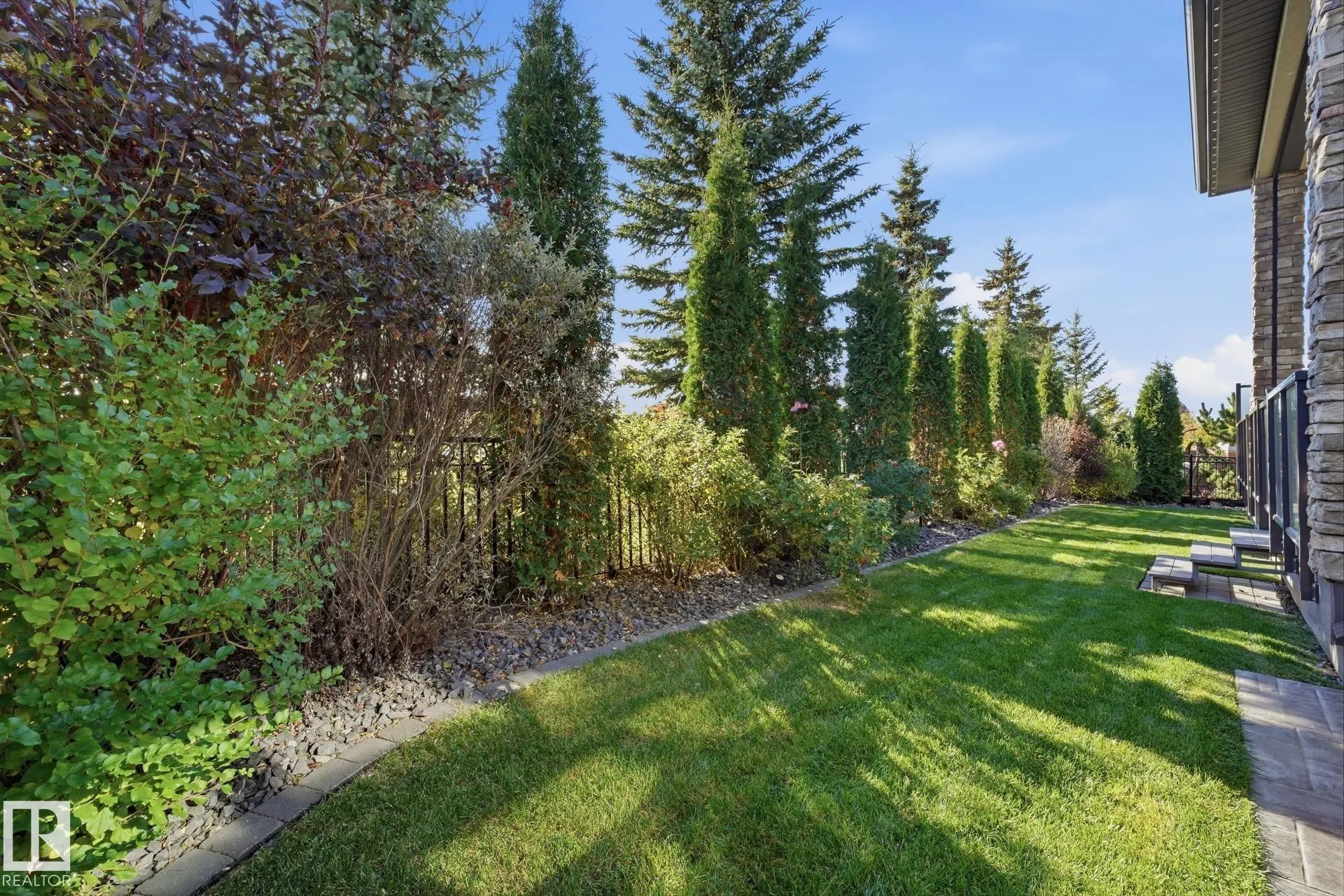 3 KINGSMEADE Crescent