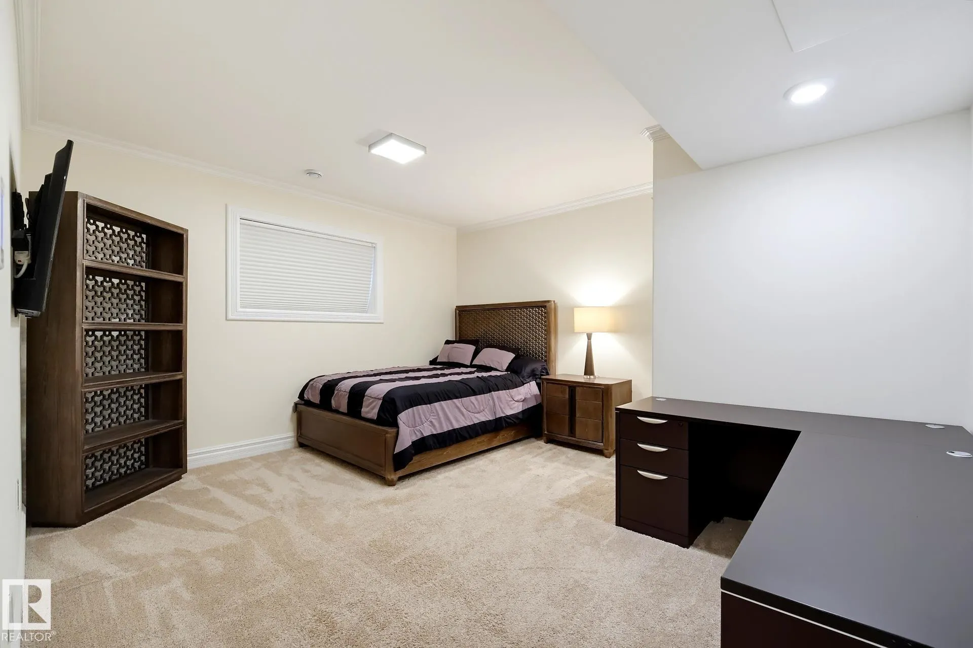 3 KINGSMEADE Crescent