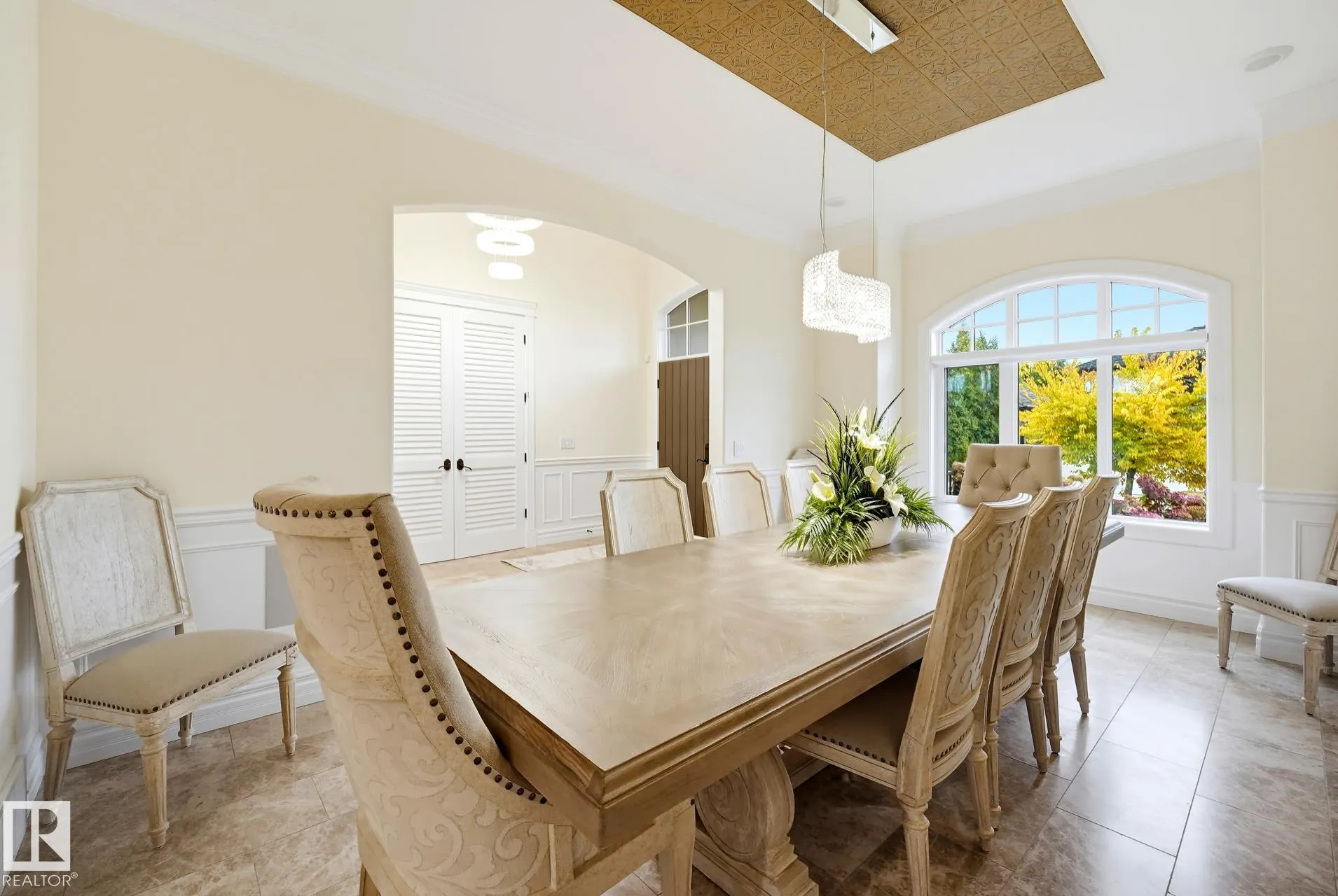 3 KINGSMEADE Crescent
