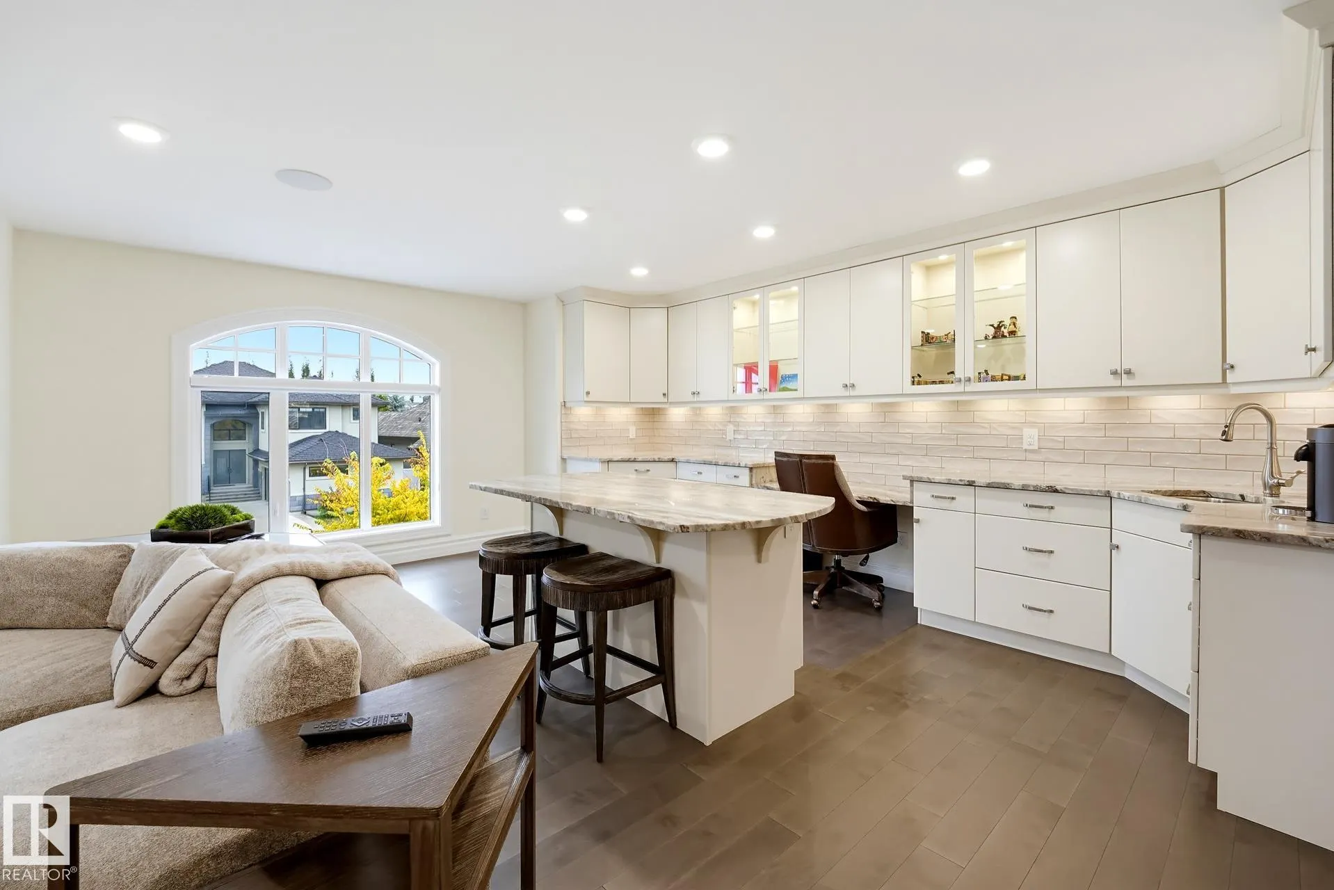 3 KINGSMEADE Crescent