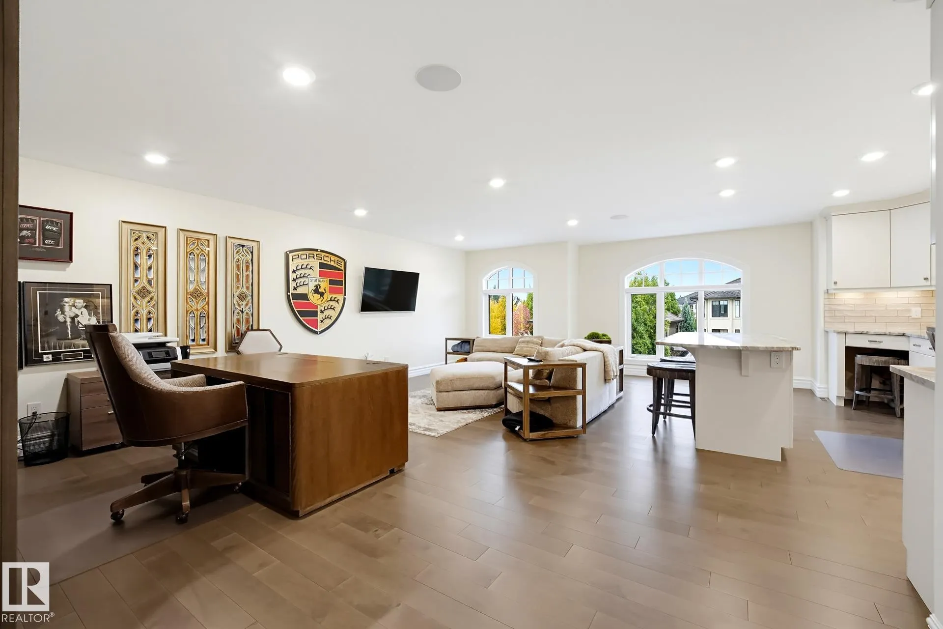 3 KINGSMEADE Crescent