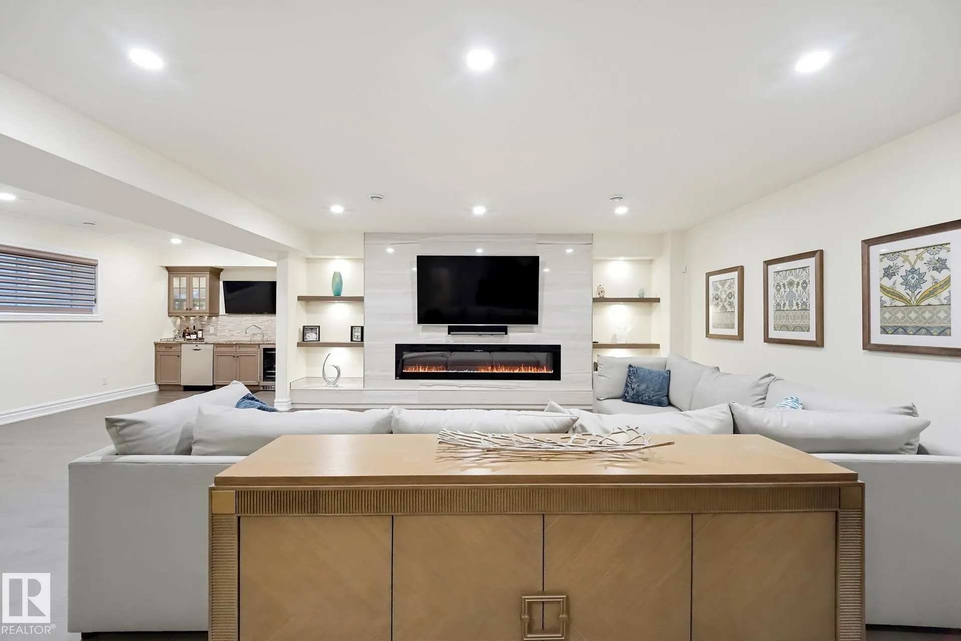 3 KINGSMEADE Crescent