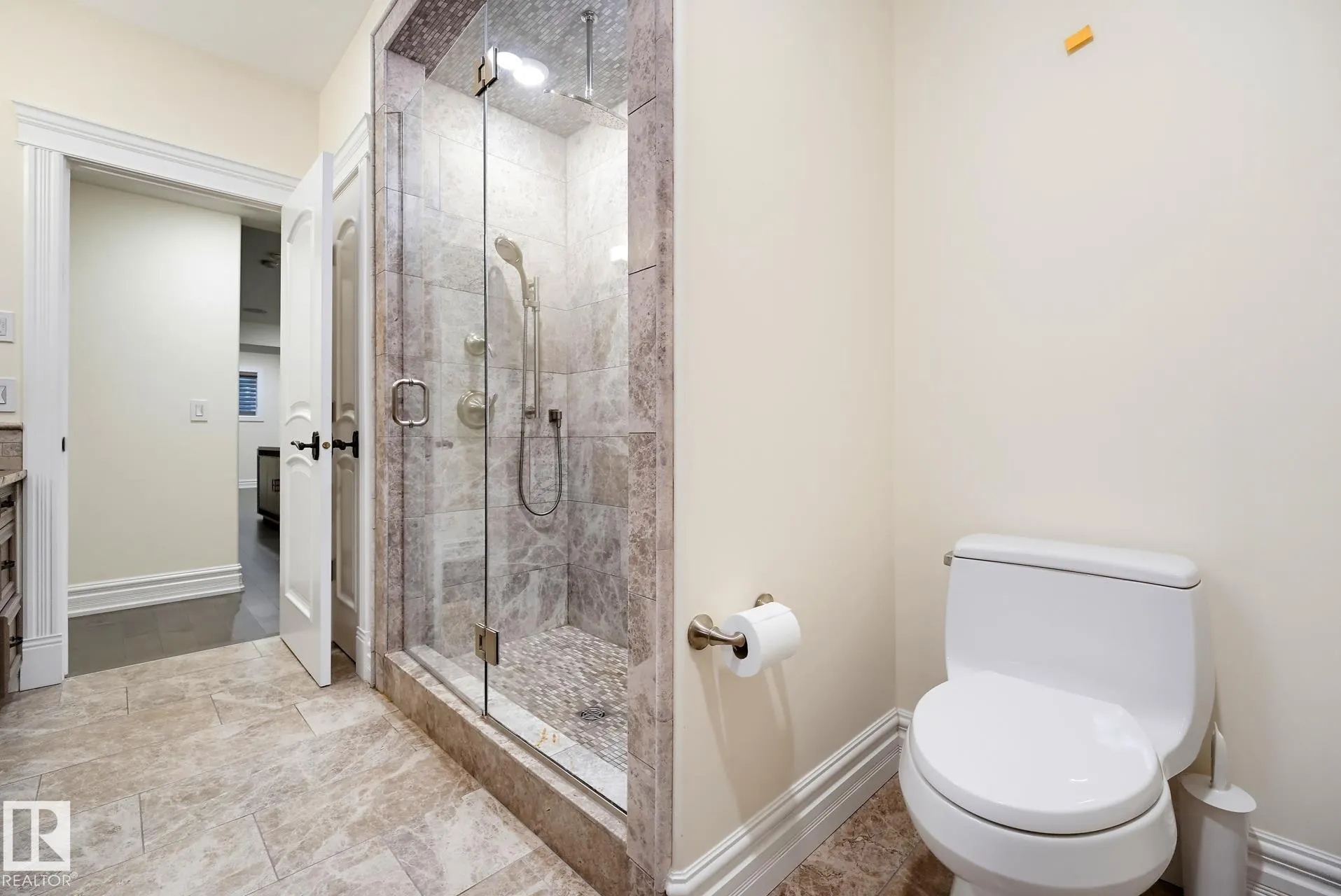 3 KINGSMEADE Crescent