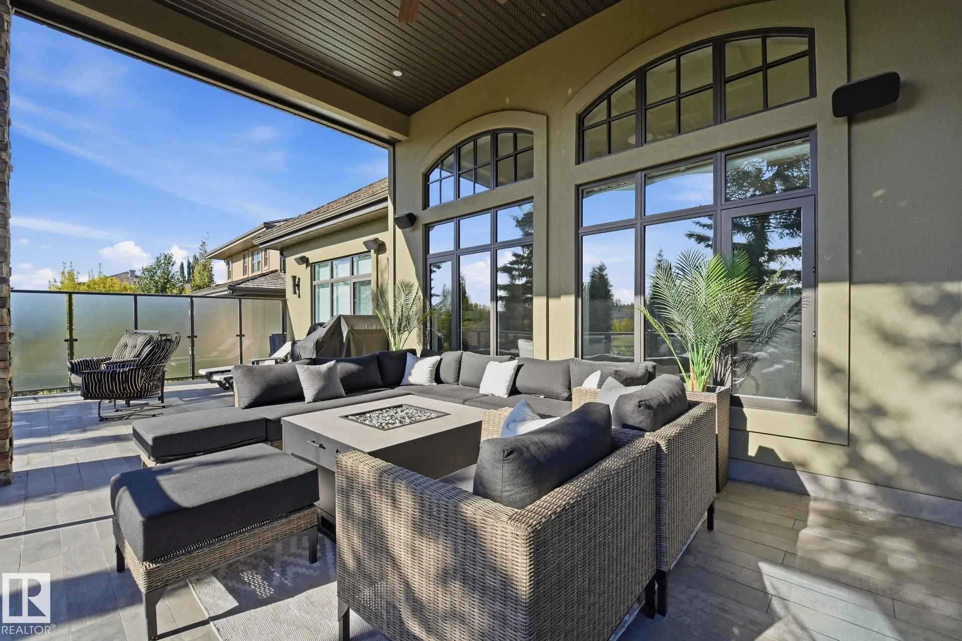 3 KINGSMEADE Crescent