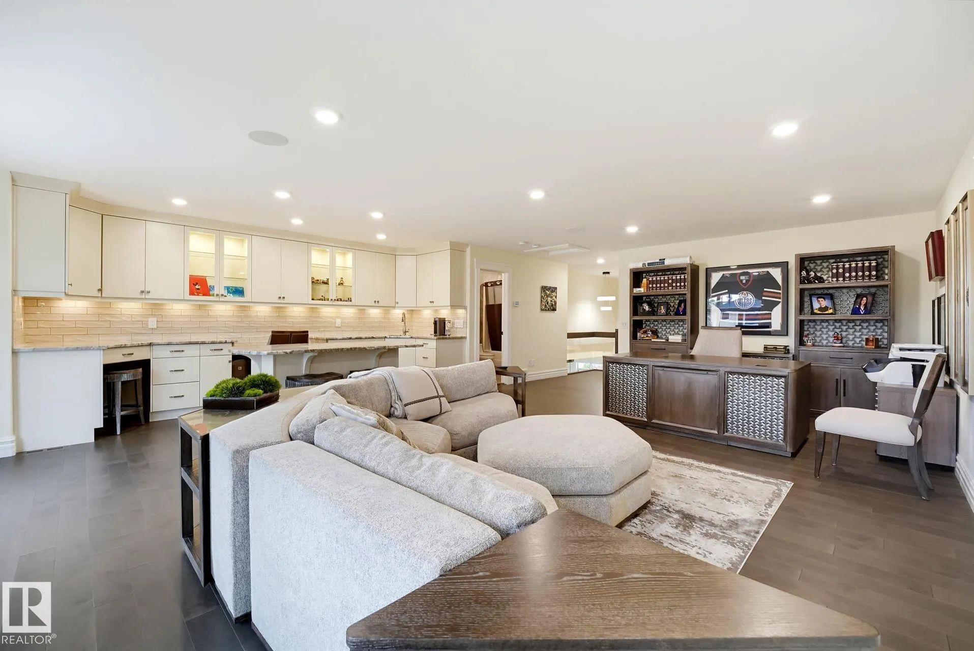 3 KINGSMEADE Crescent
