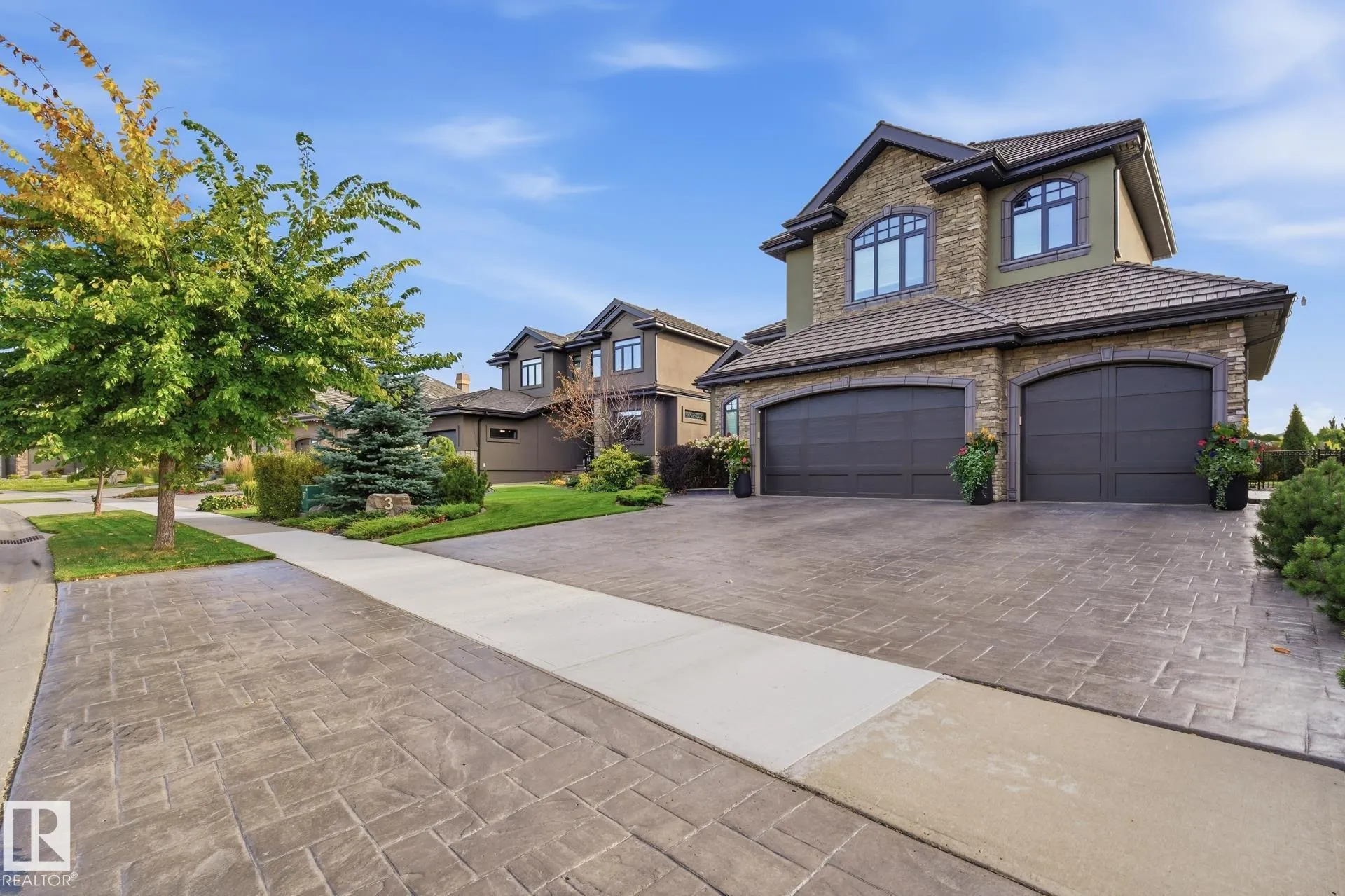 3 KINGSMEADE Crescent