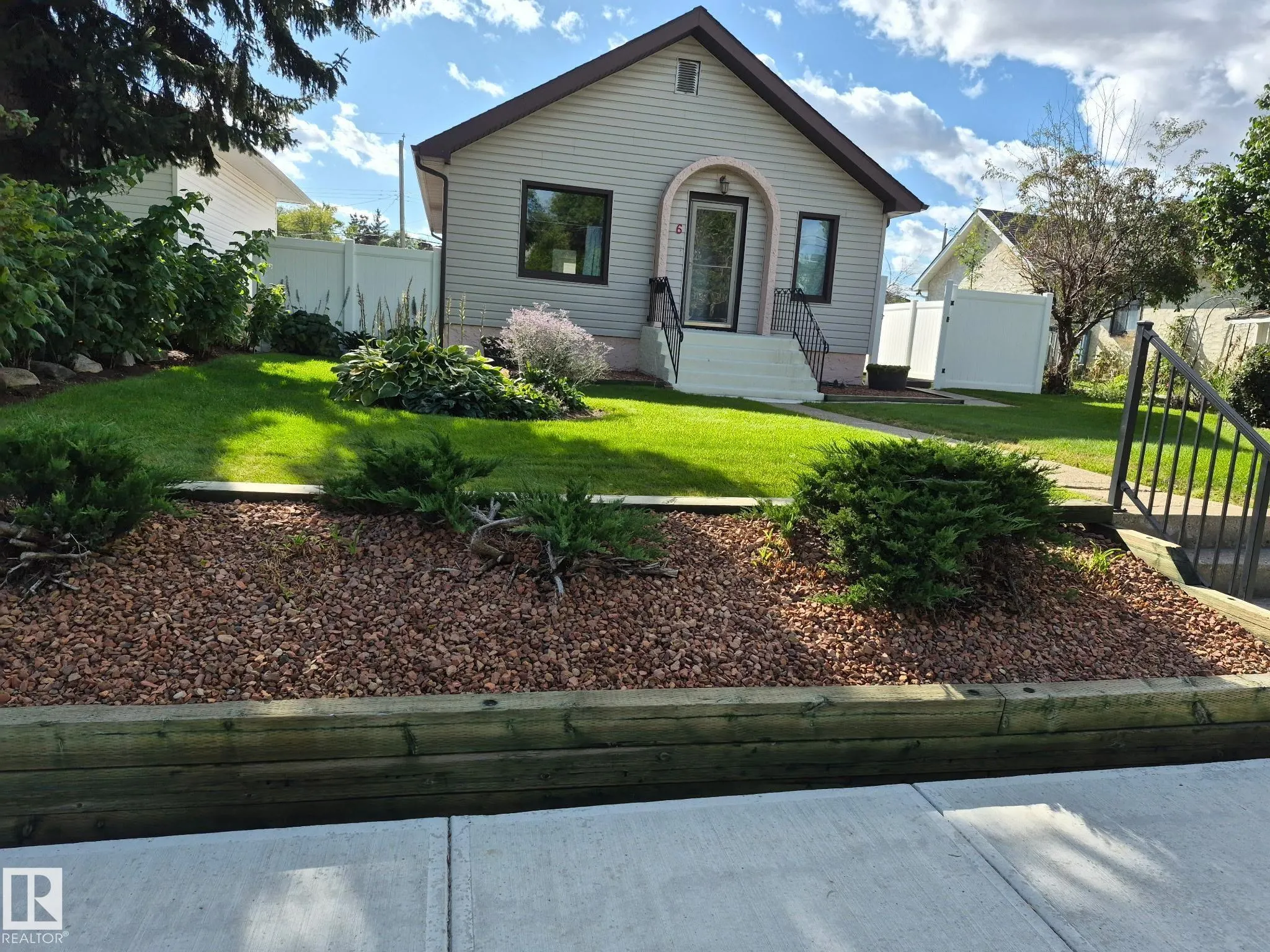 6 MONT CLARE Place