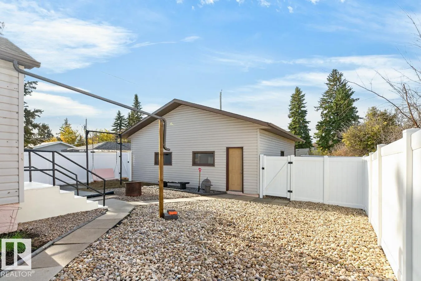 6 MONT CLARE Place