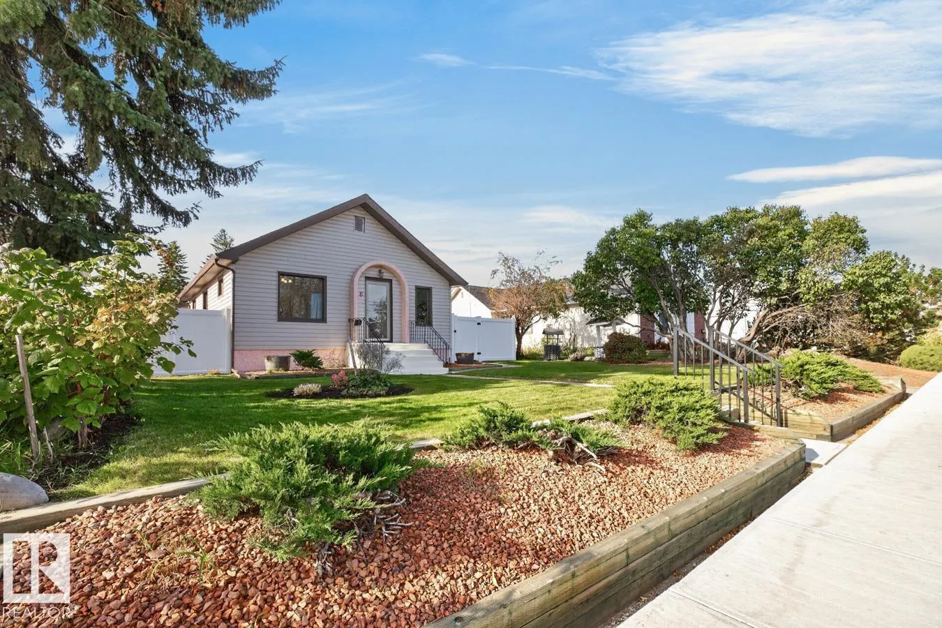 6 MONT CLARE Place
