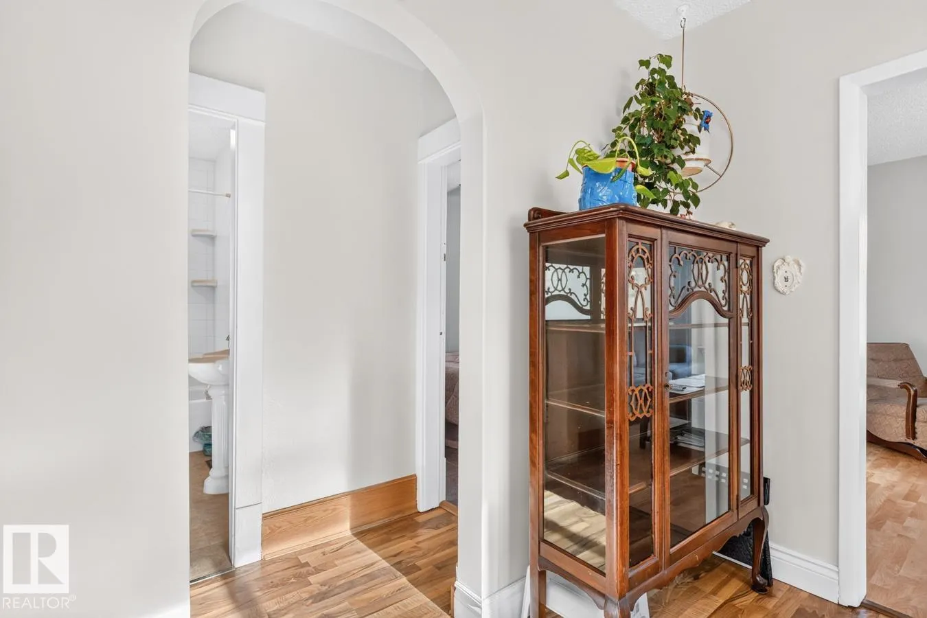 6 MONT CLARE Place