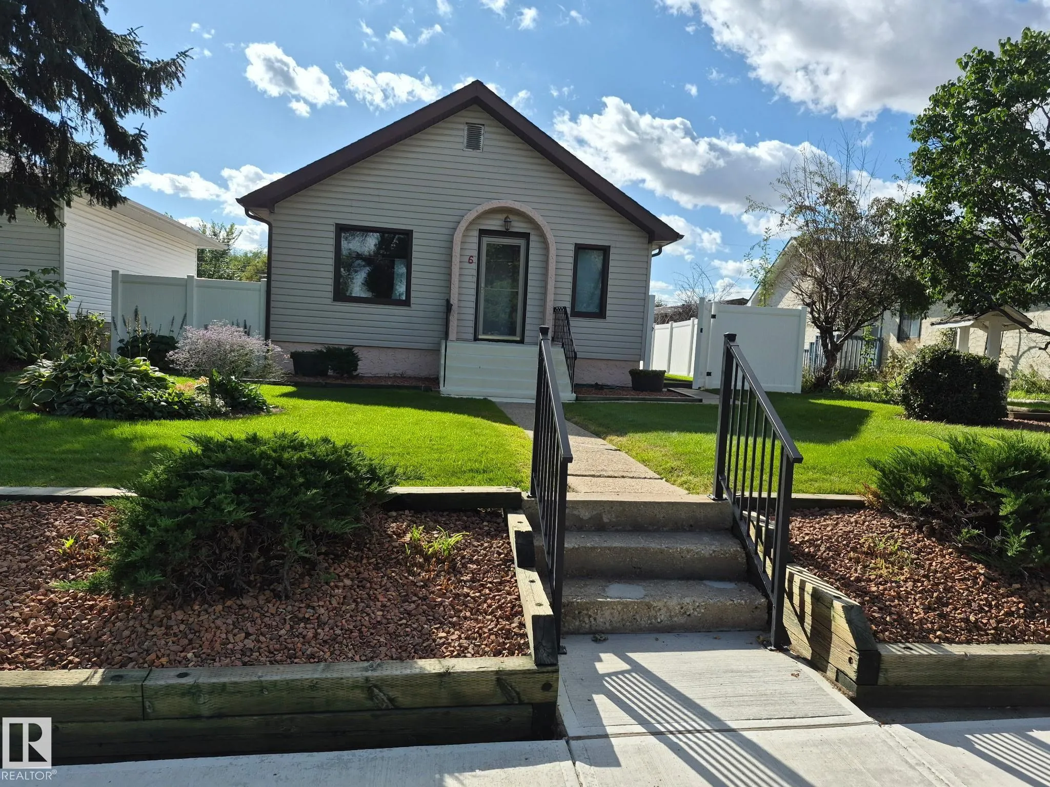 6 MONT CLARE Place