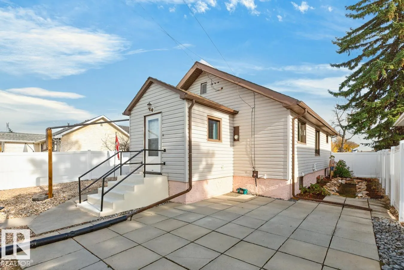 6 MONT CLARE Place