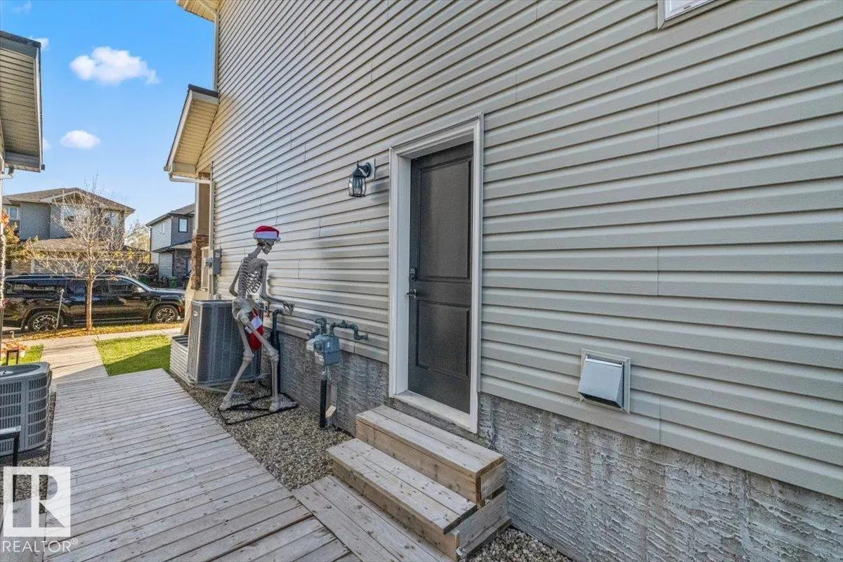 28 DAVIS Street