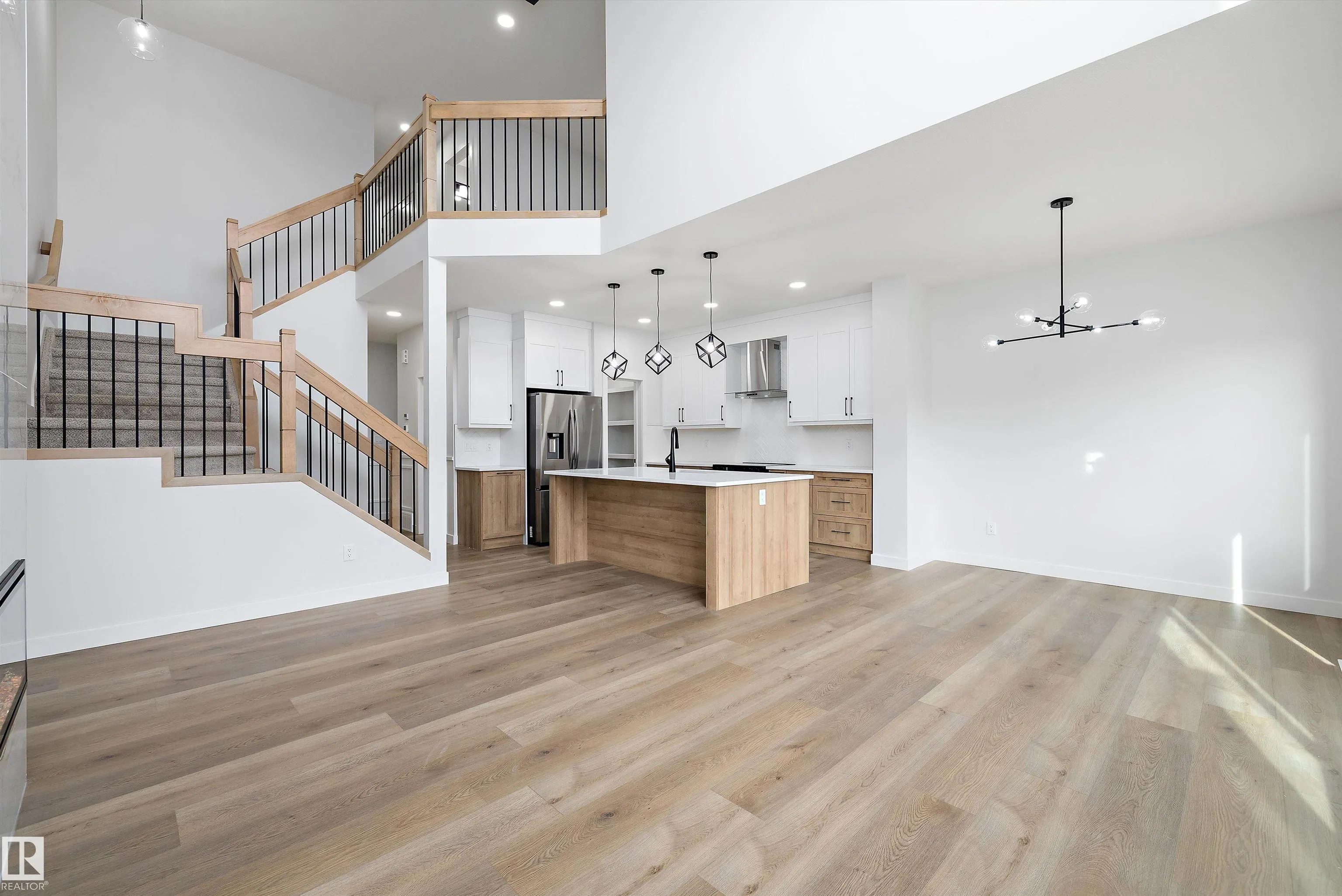 1774 Crossbill Loop