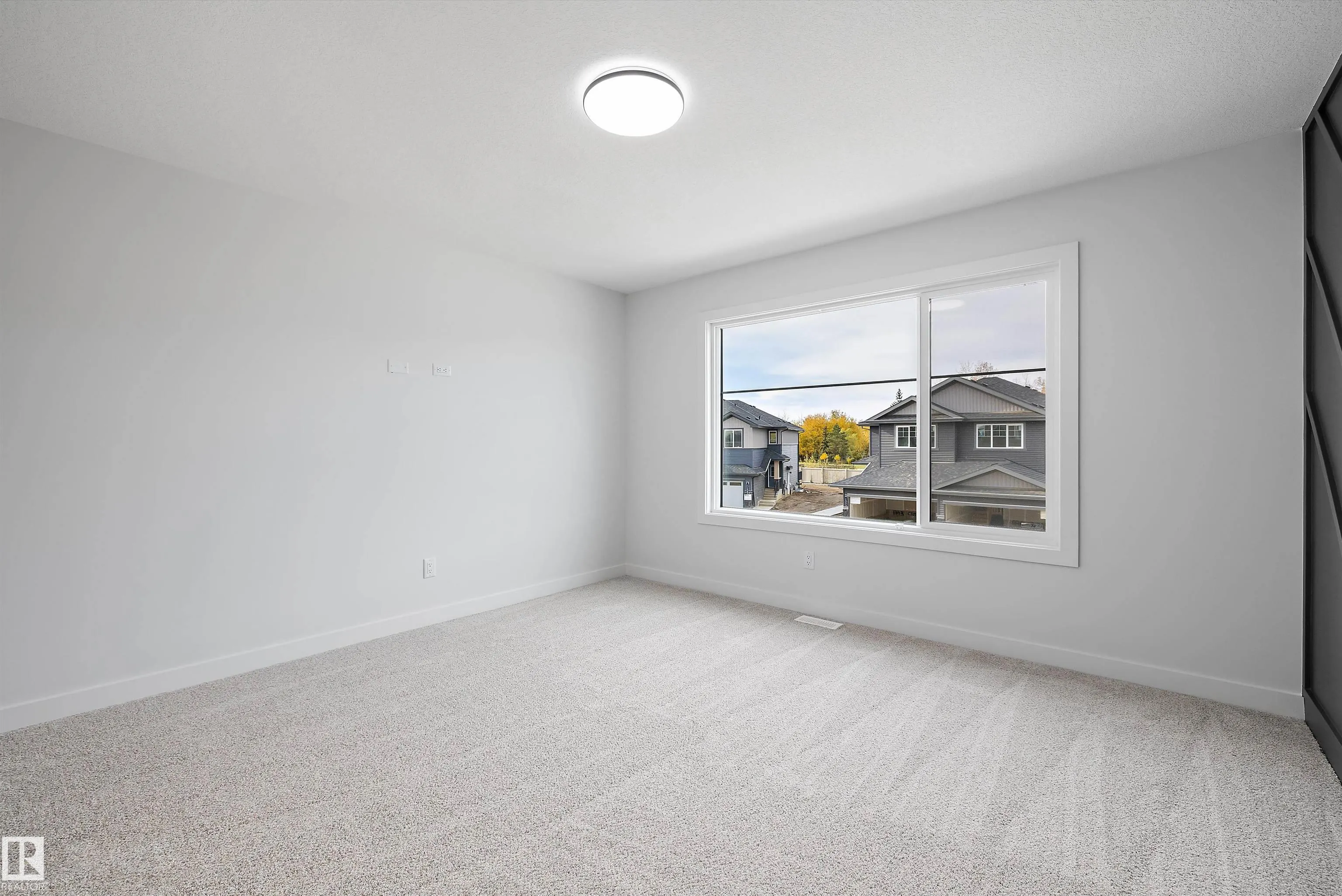 1774 Crossbill Loop