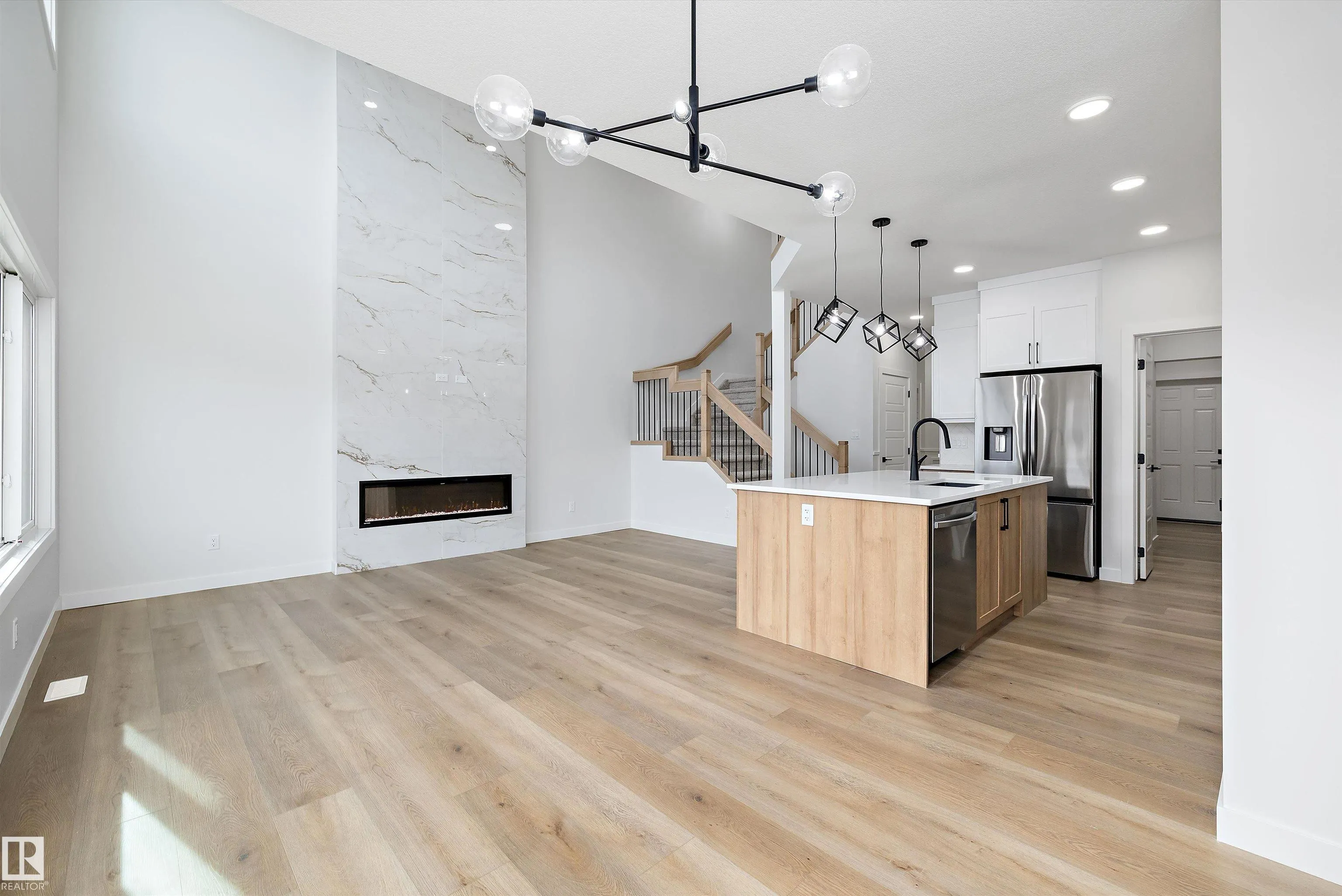 1774 Crossbill Loop