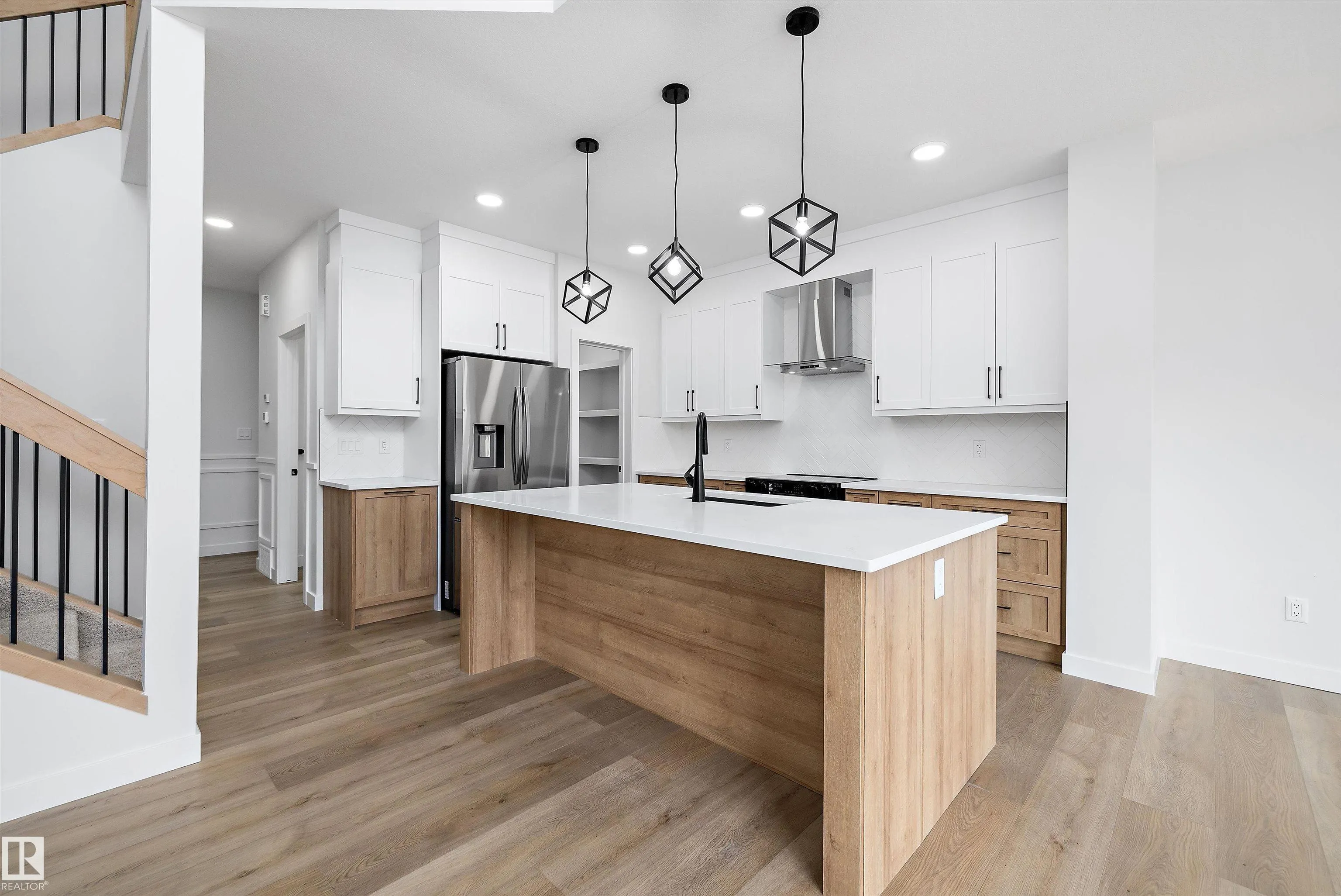 1774 Crossbill Loop