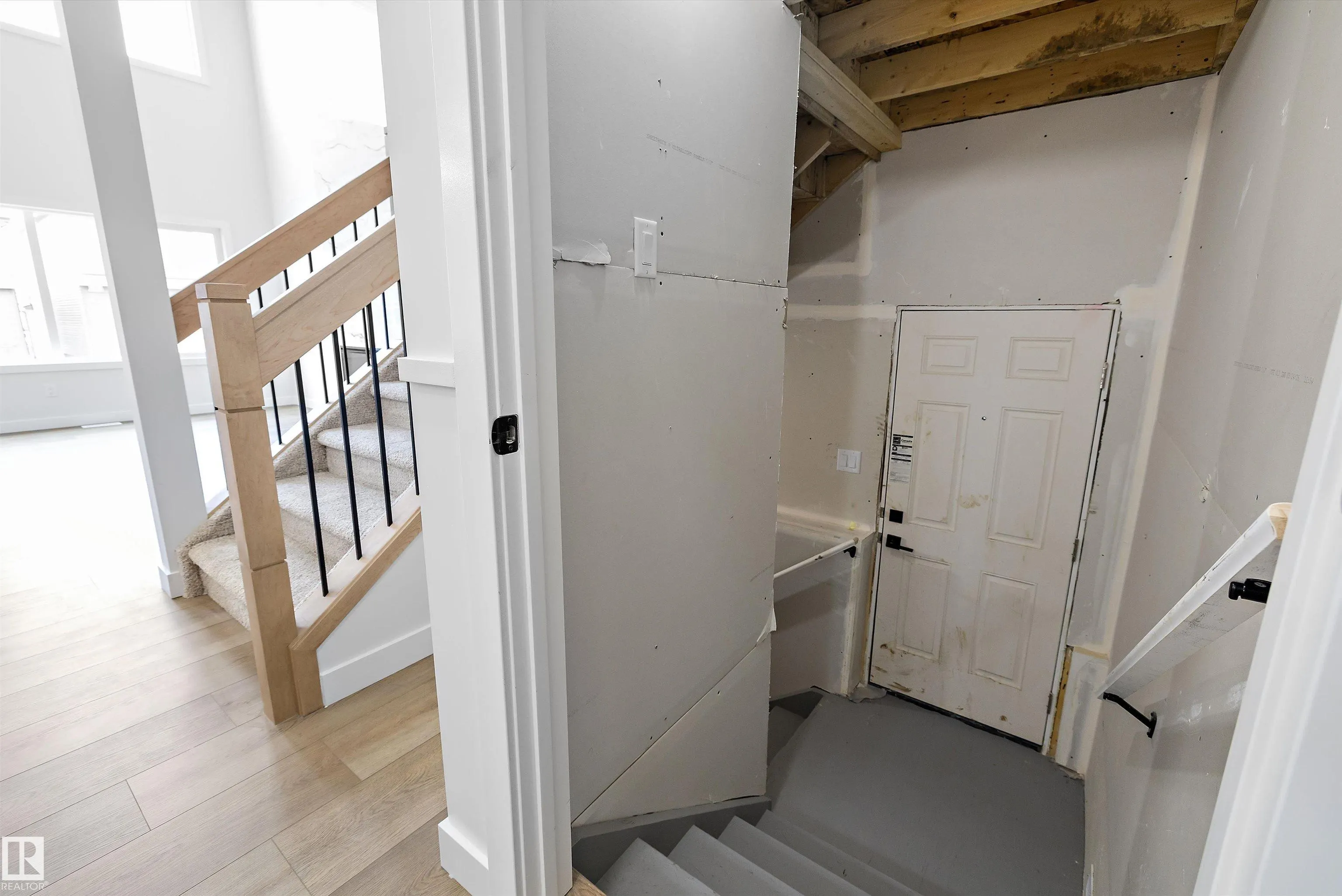 1774 Crossbill Loop