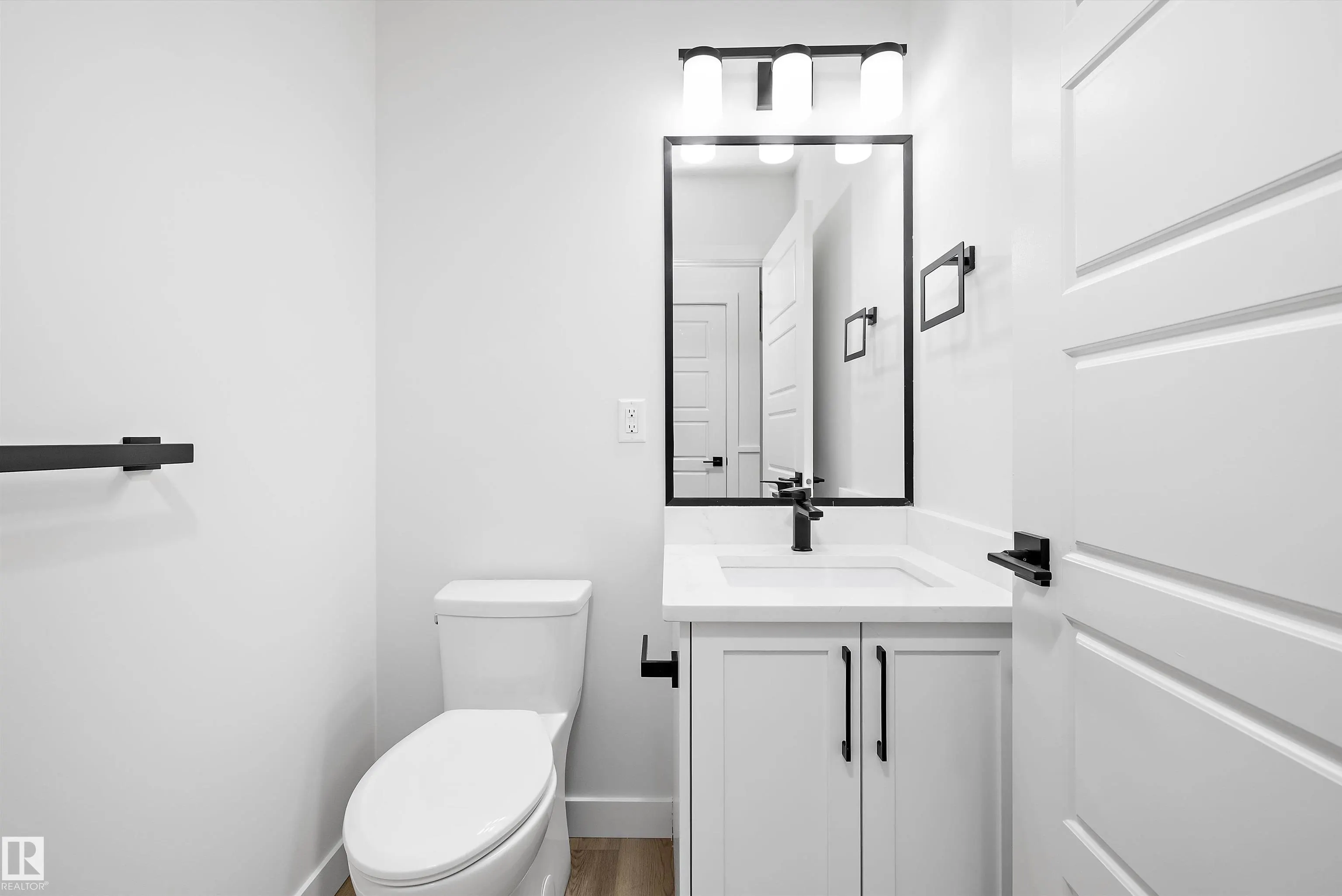 1774 Crossbill Loop