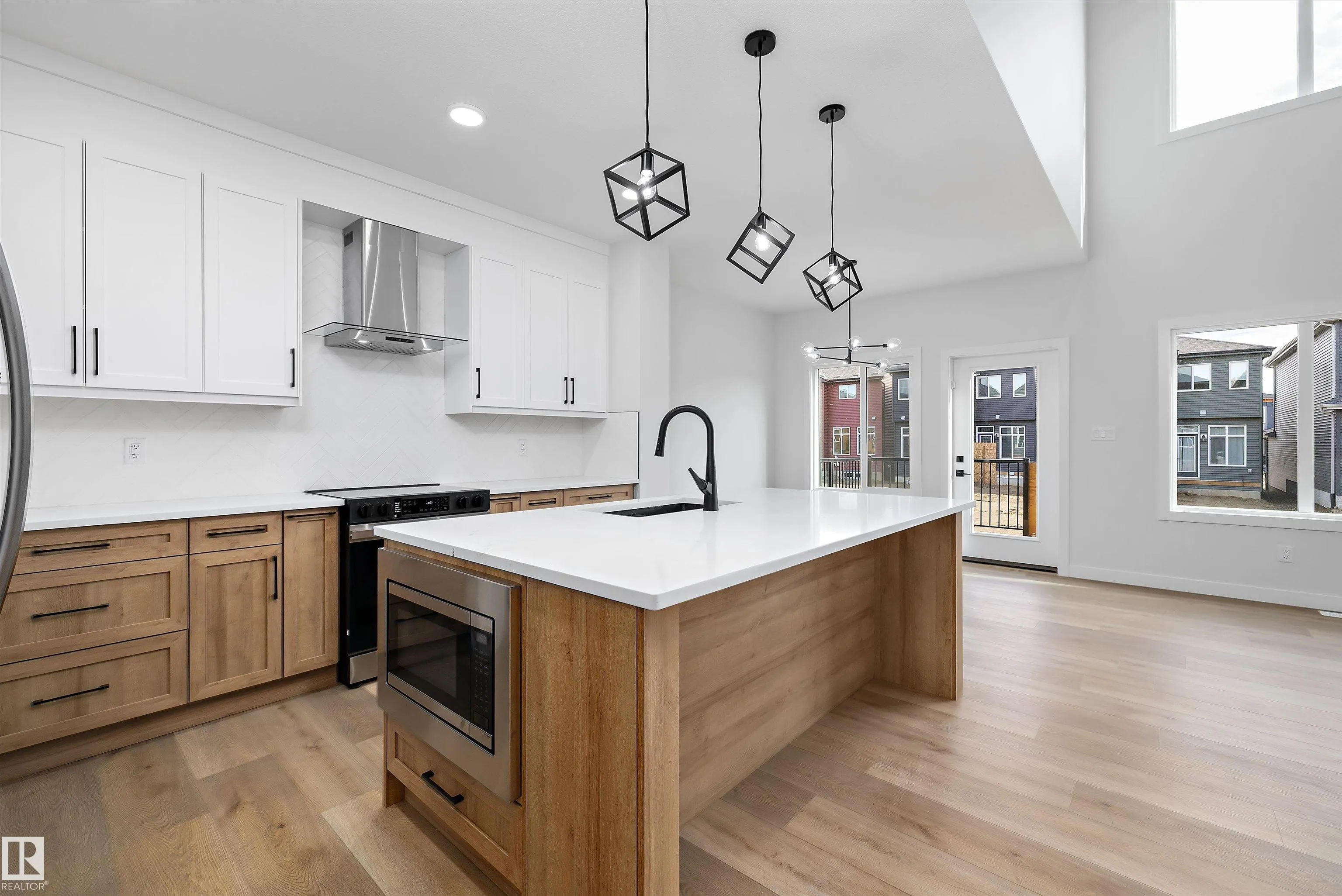 1774 Crossbill Loop