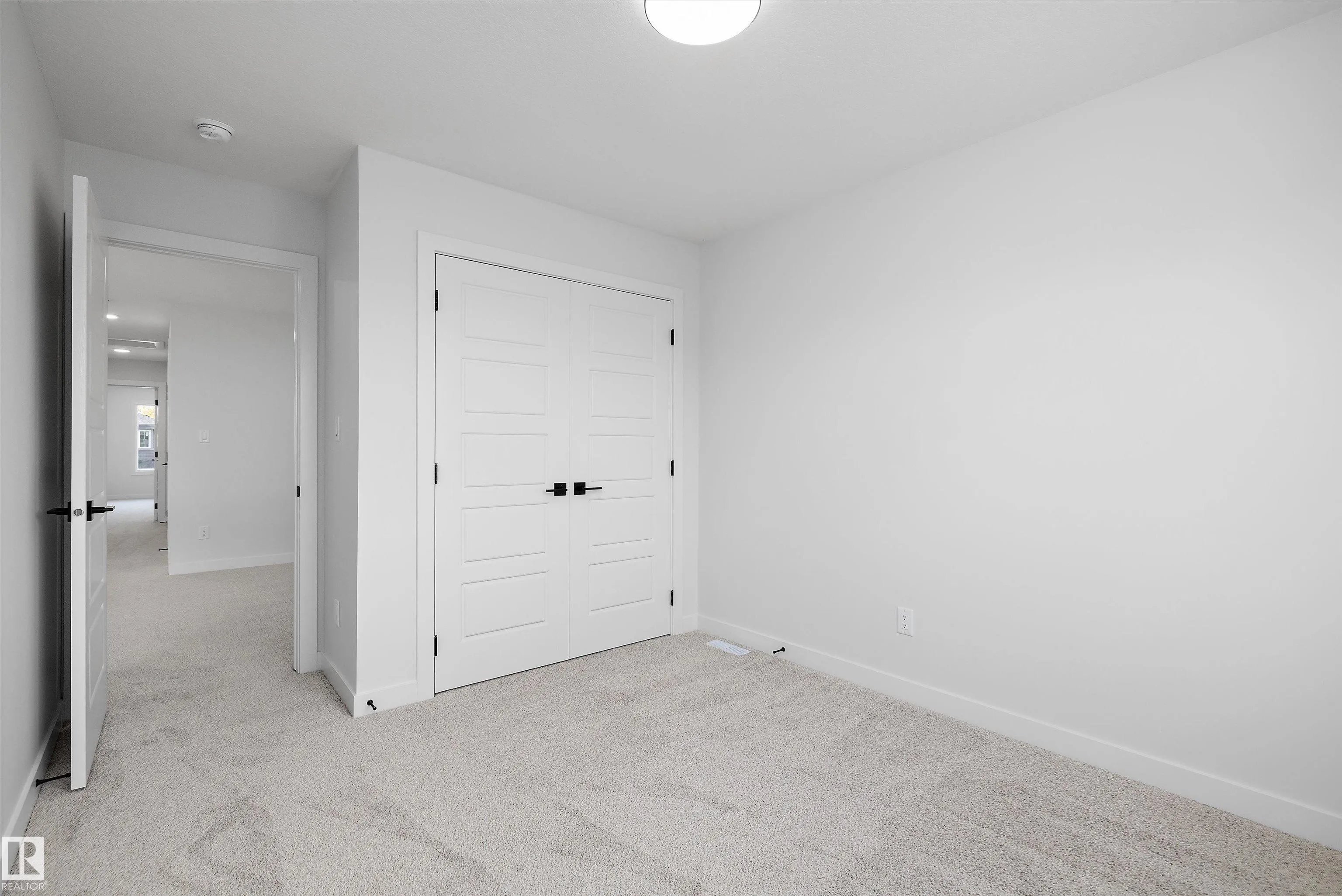 1774 Crossbill Loop