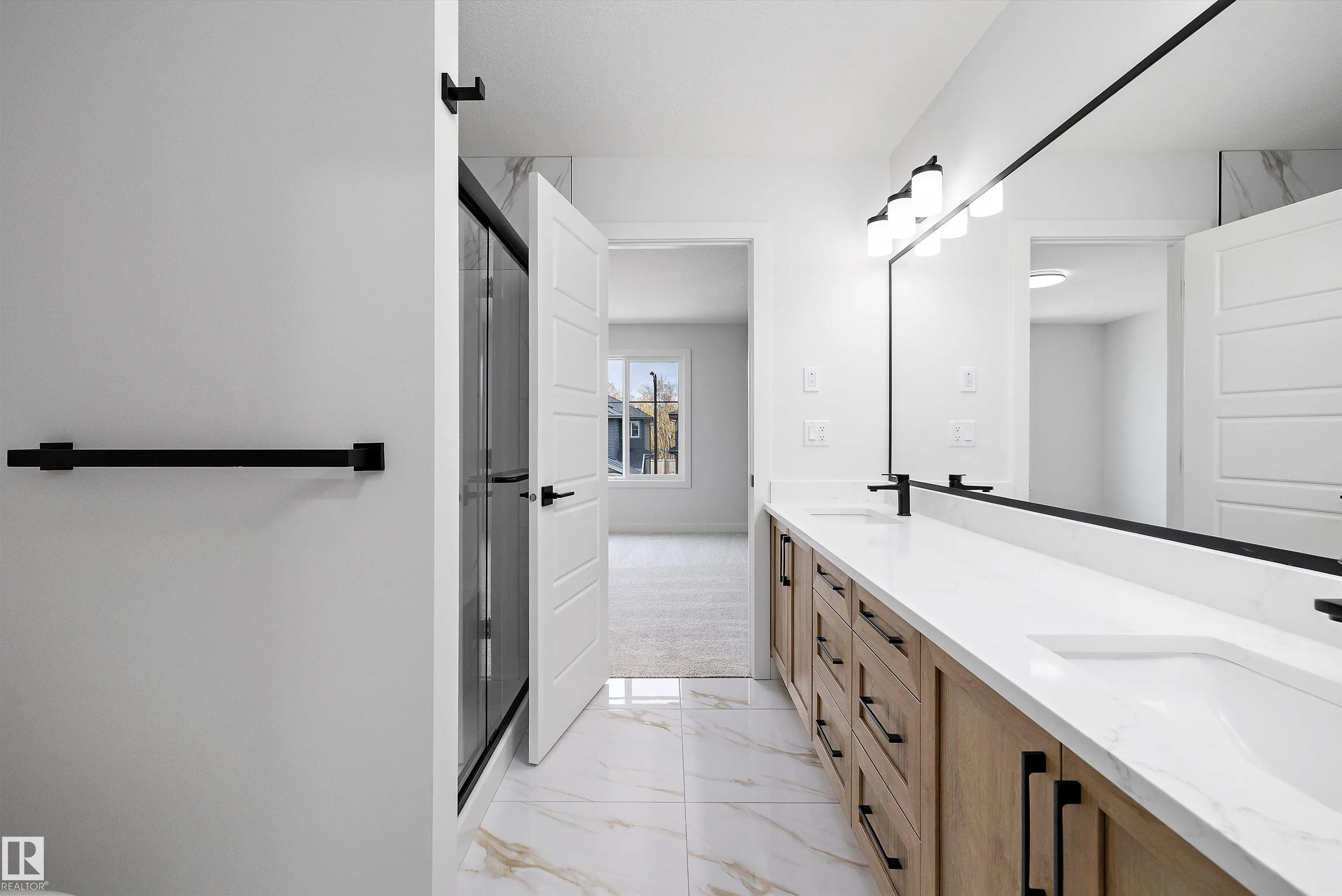 1774 Crossbill Loop