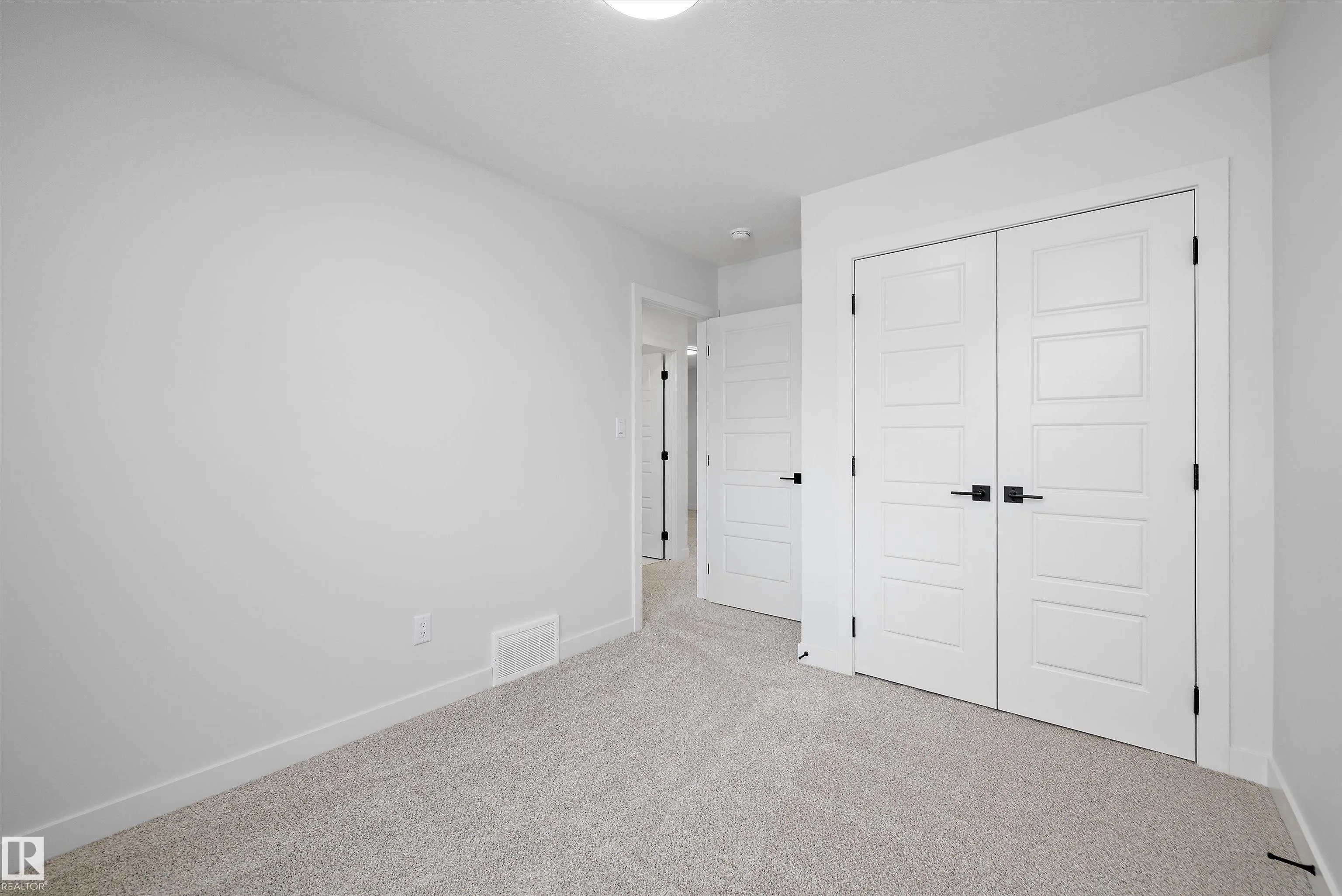 1774 Crossbill Loop